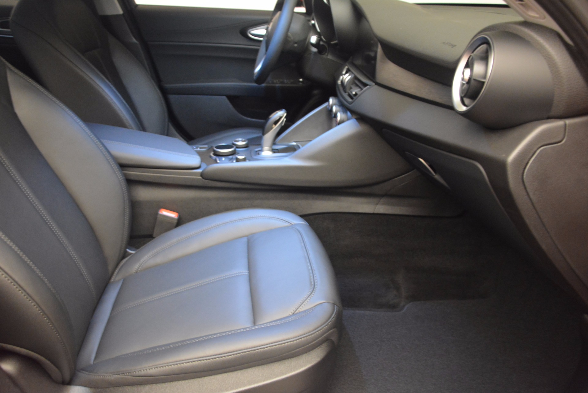 New-2017-Alfa-Romeo-Giulia-Q4