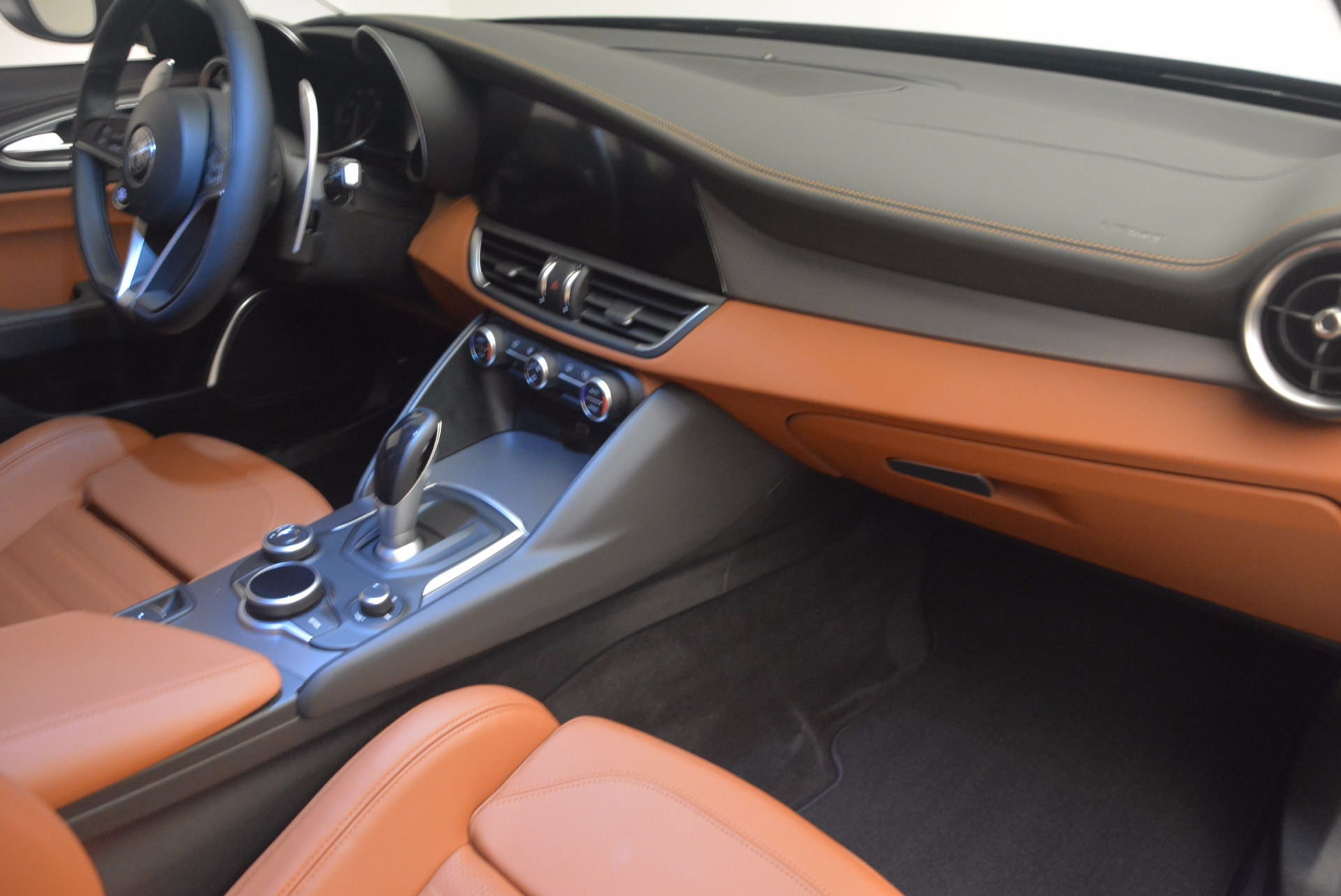 New-2017-Alfa-Romeo-Giulia-Ti-Q4