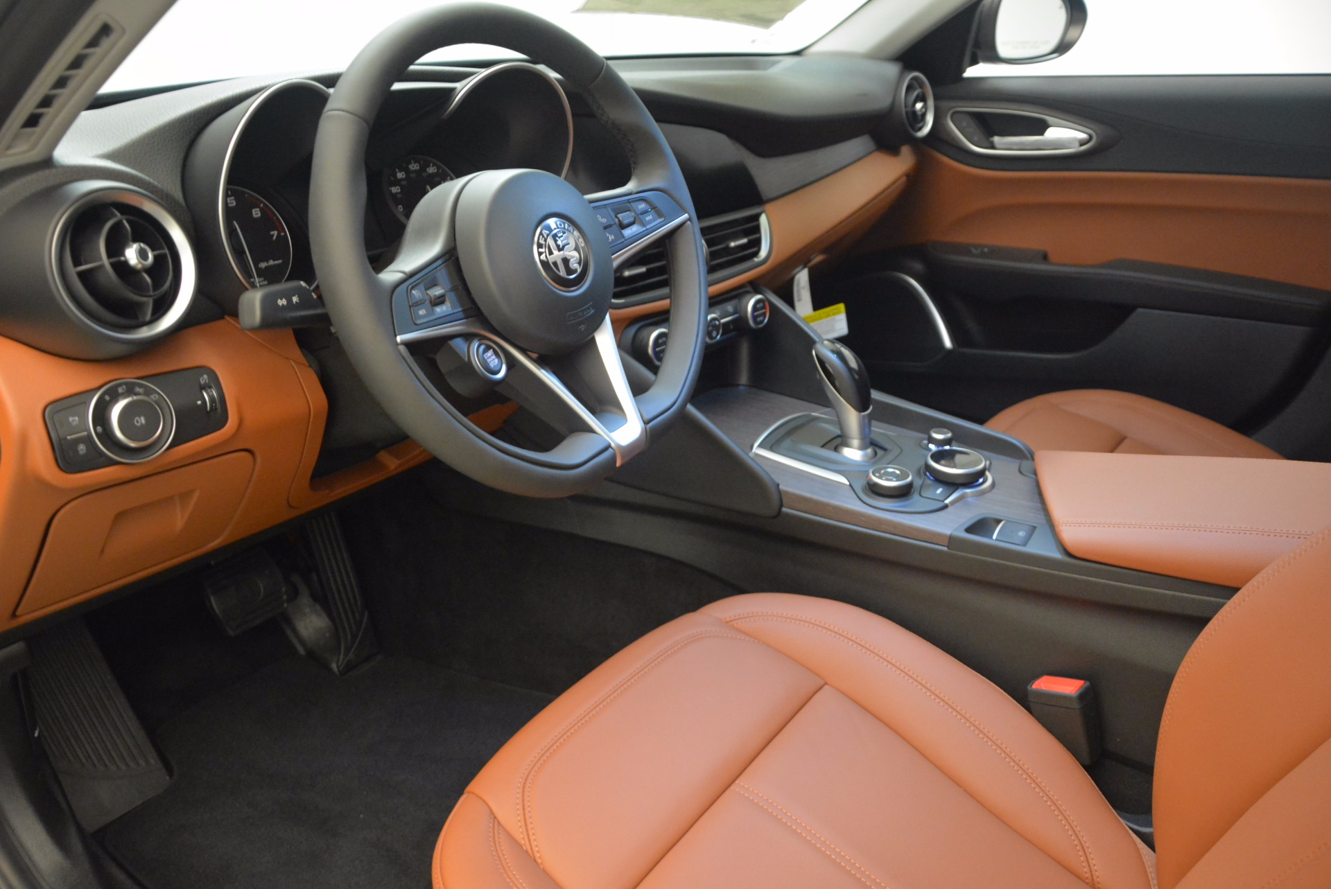 New-2017-Alfa-Romeo-Giulia-Ti-Q4