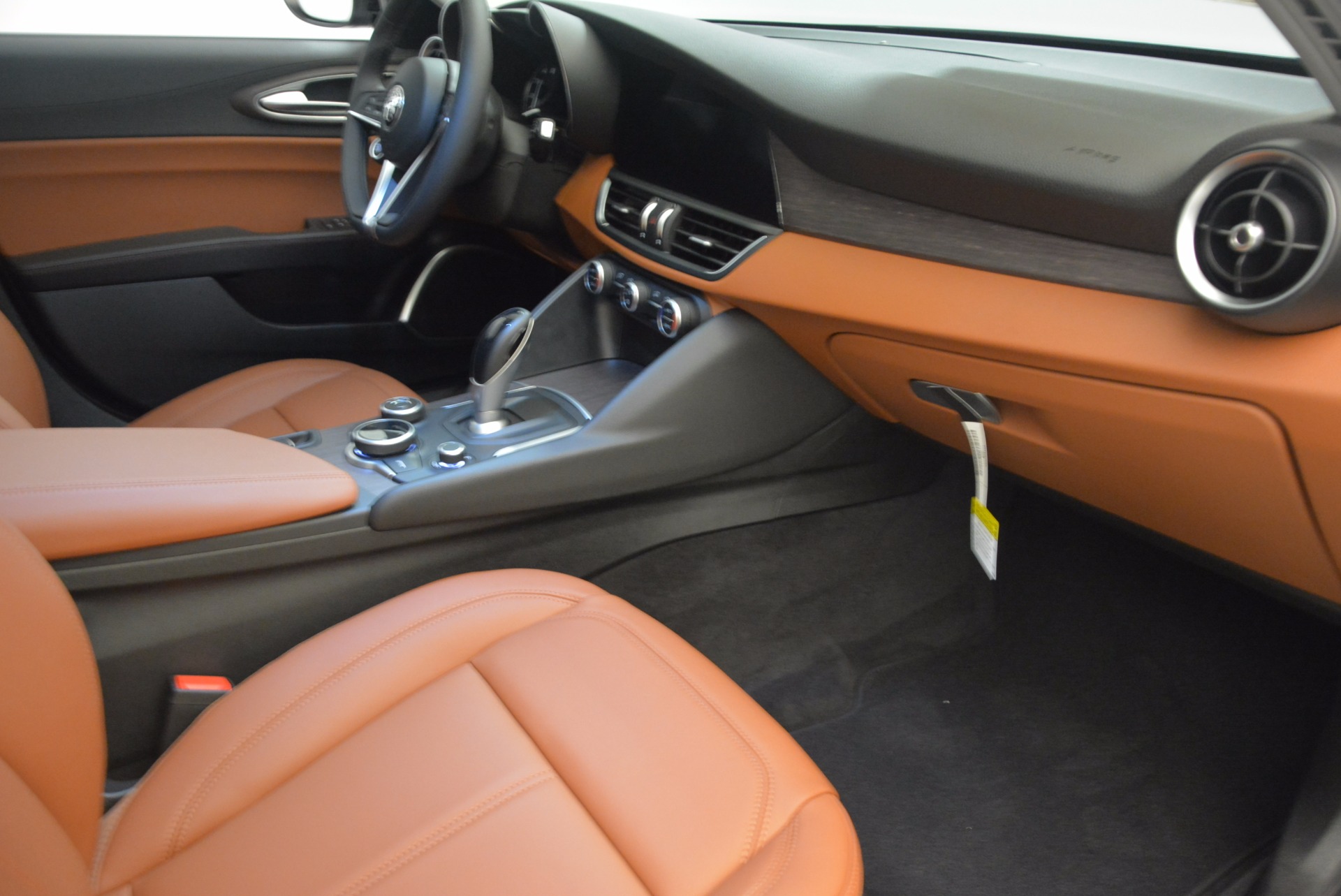 New-2017-Alfa-Romeo-Giulia-Ti-Q4