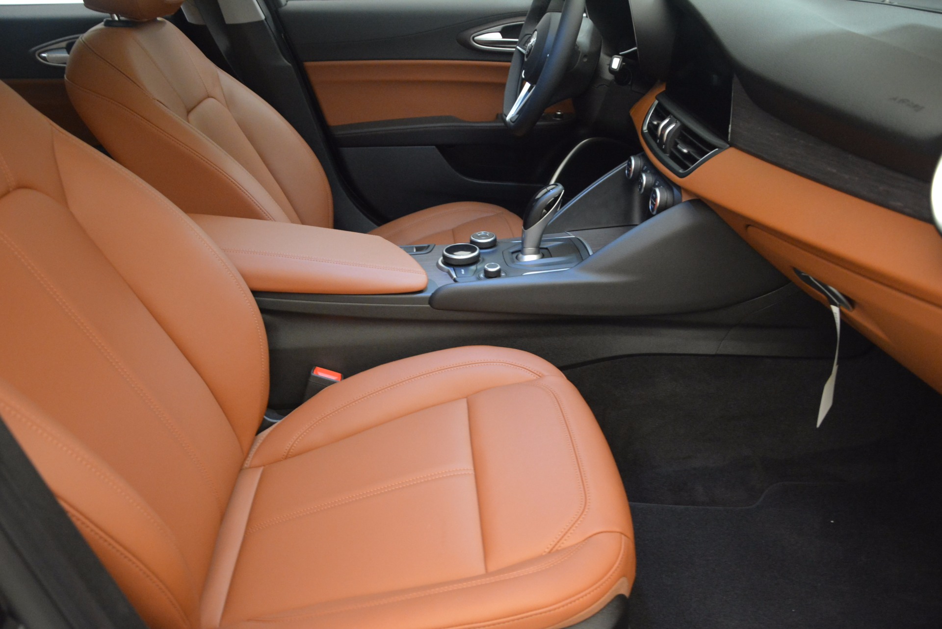 New-2017-Alfa-Romeo-Giulia-Ti-Q4