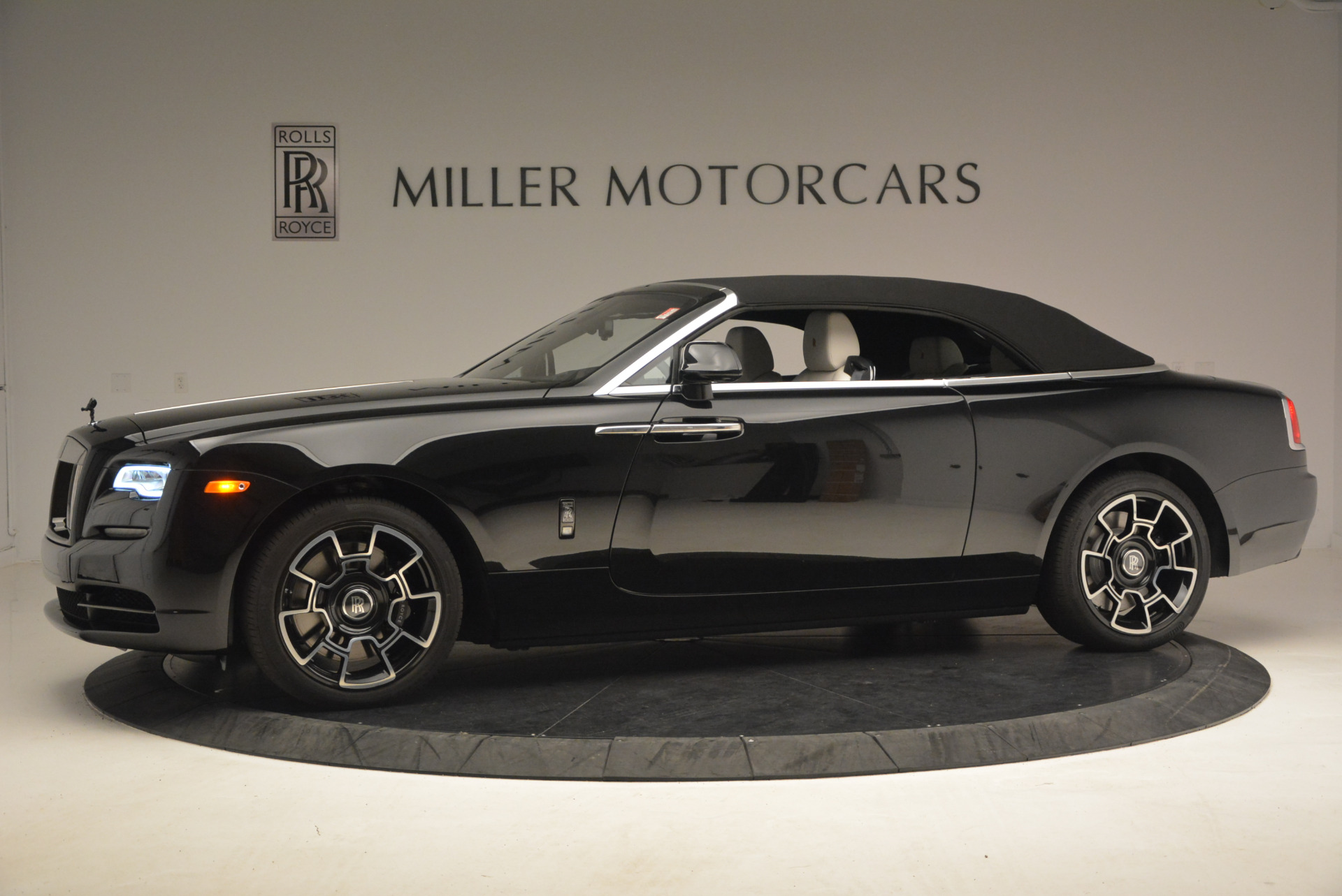Used-2018-Rolls-Royce-Dawn-Black-Badge