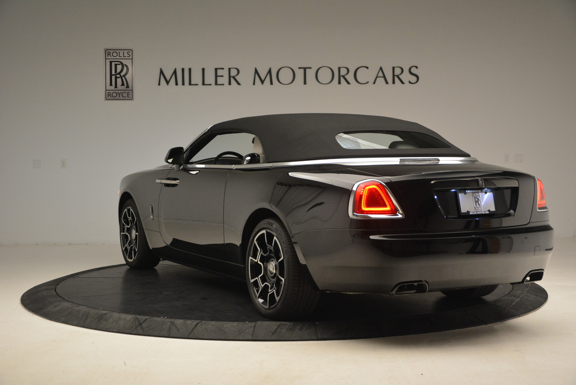 Used-2018-Rolls-Royce-Dawn-Black-Badge