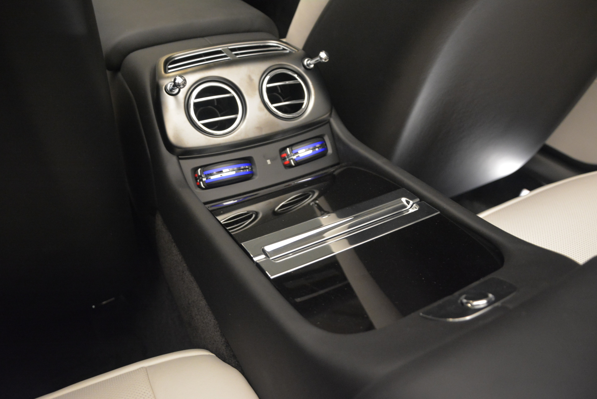 Used-2018-Rolls-Royce-Dawn-Black-Badge