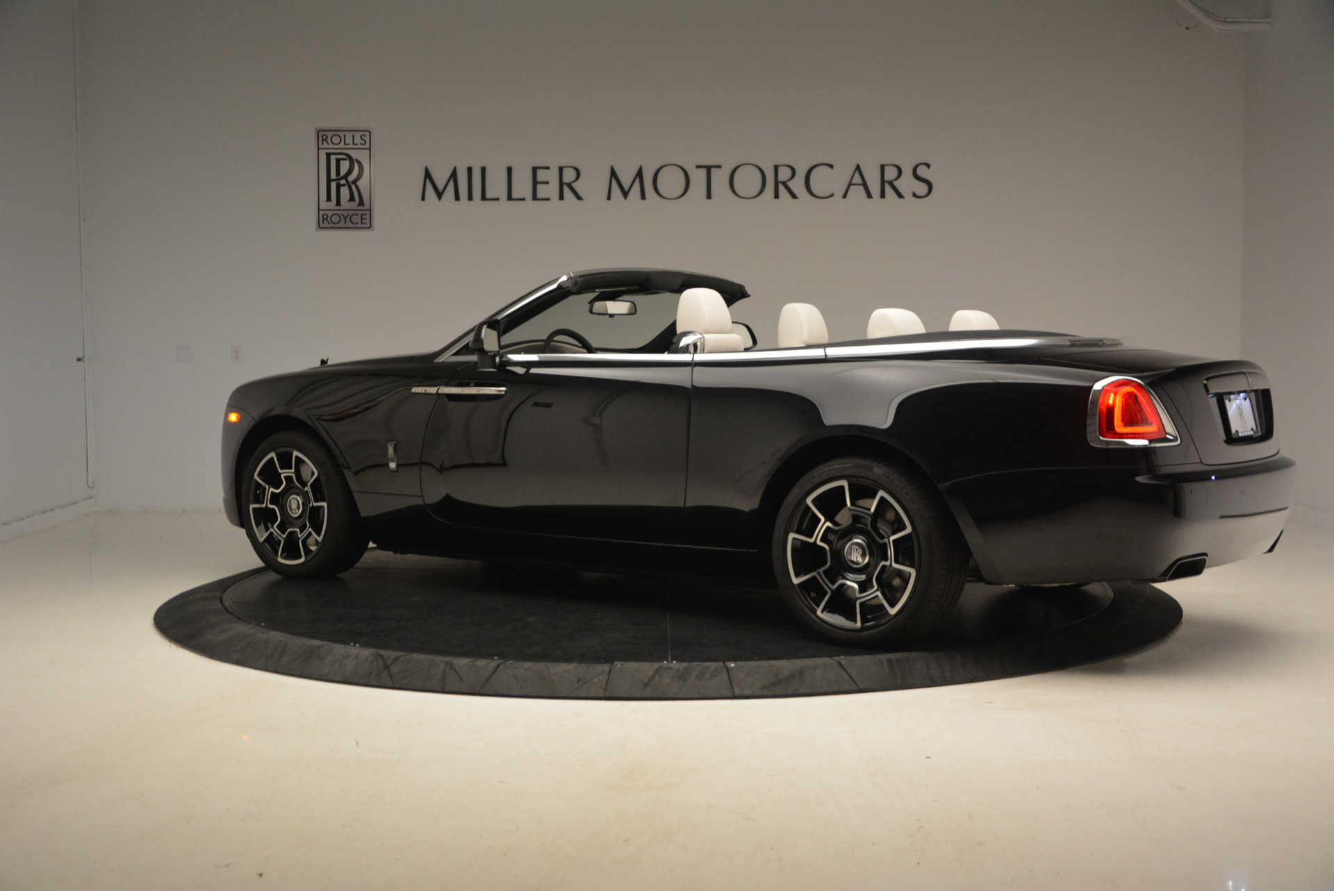 Used-2018-Rolls-Royce-Dawn-Black-Badge