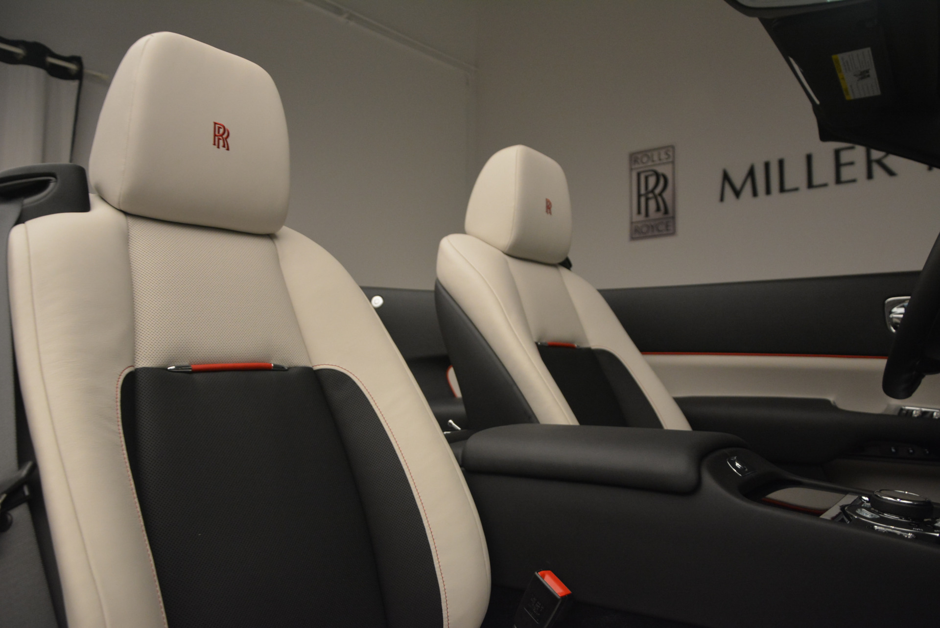 Used-2018-Rolls-Royce-Dawn-Black-Badge