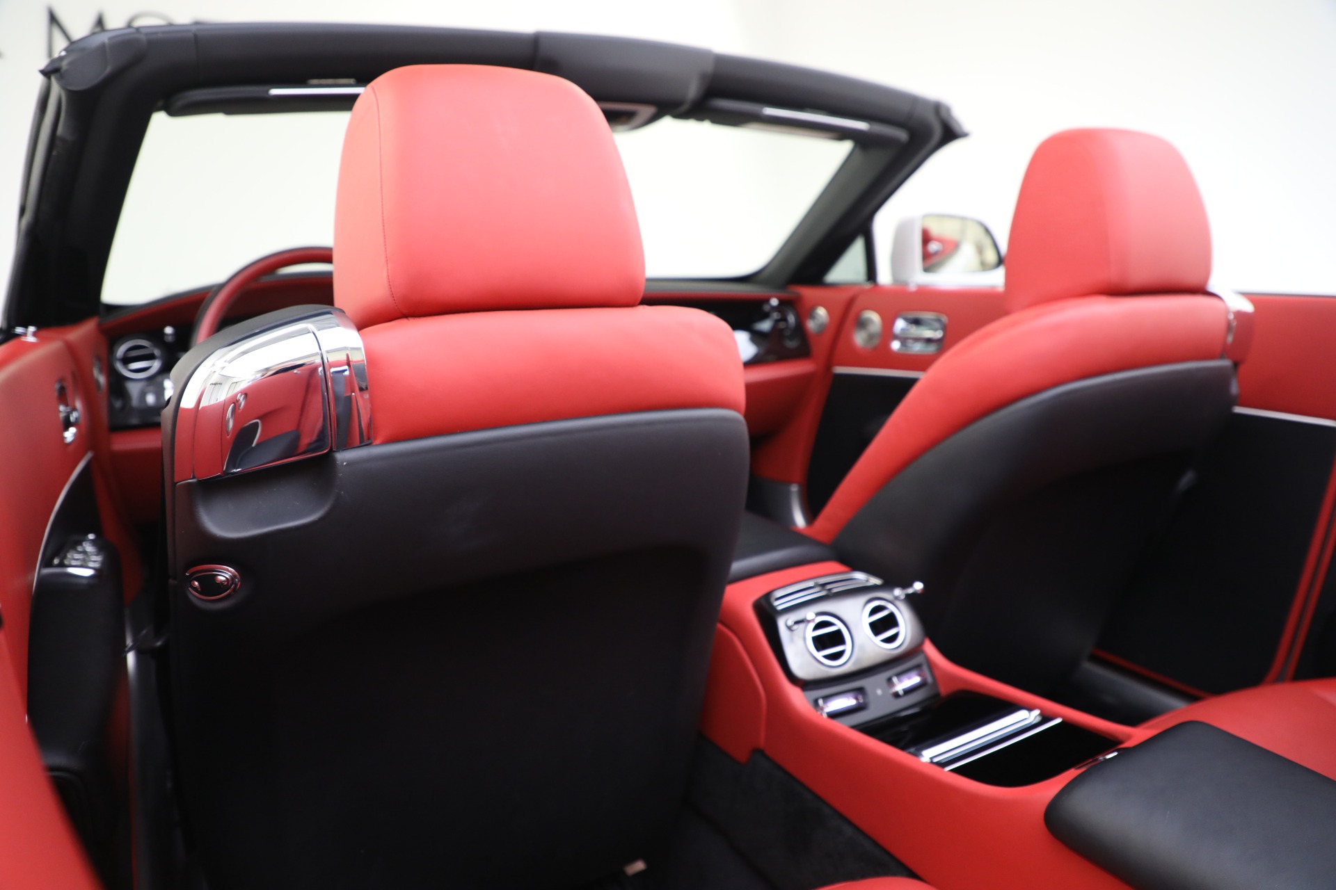 Used-2018-Rolls-Royce-Black-Badge-Dawn