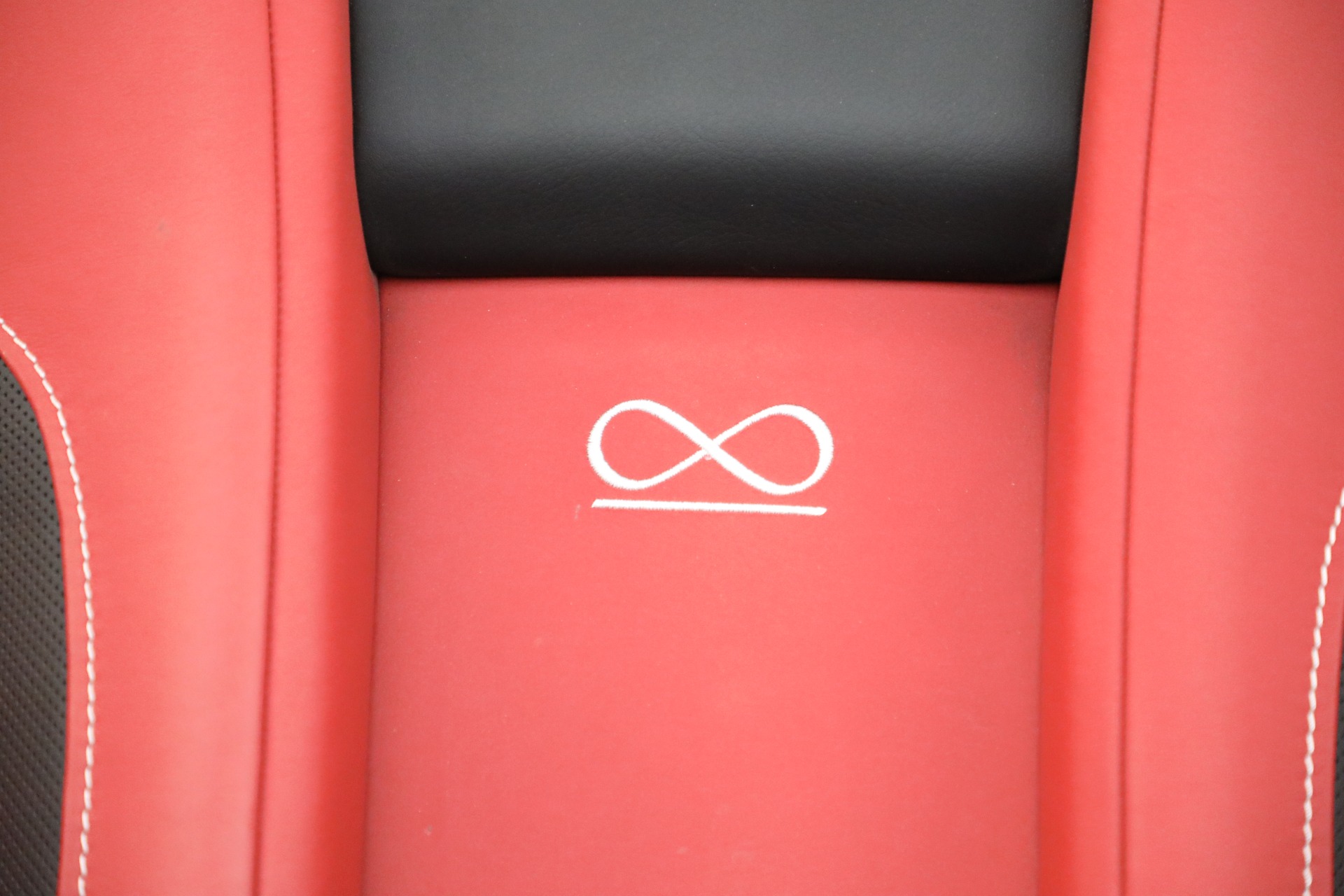 Used-2018-Rolls-Royce-Black-Badge-Dawn