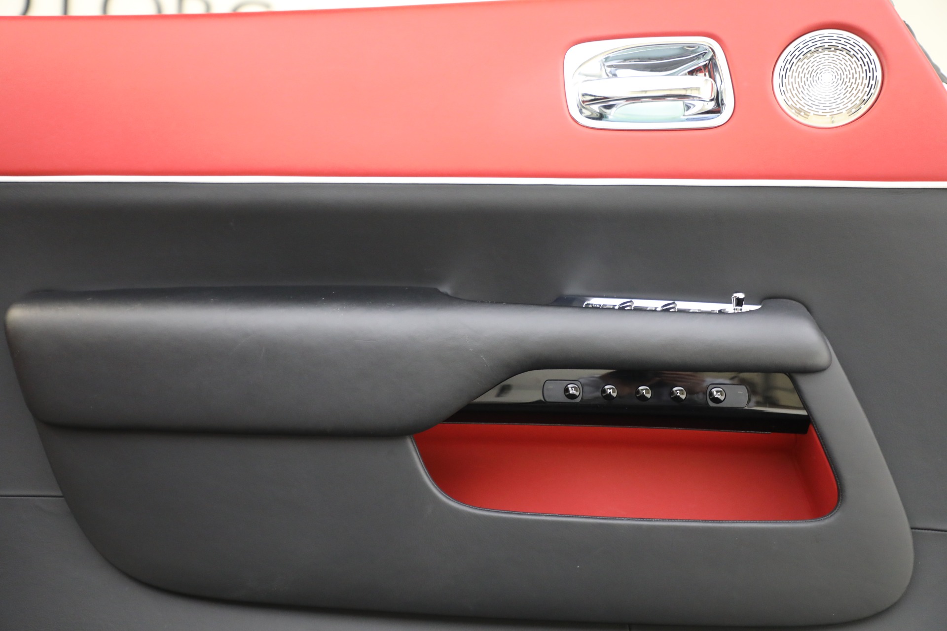 Used-2018-Rolls-Royce-Black-Badge-Dawn