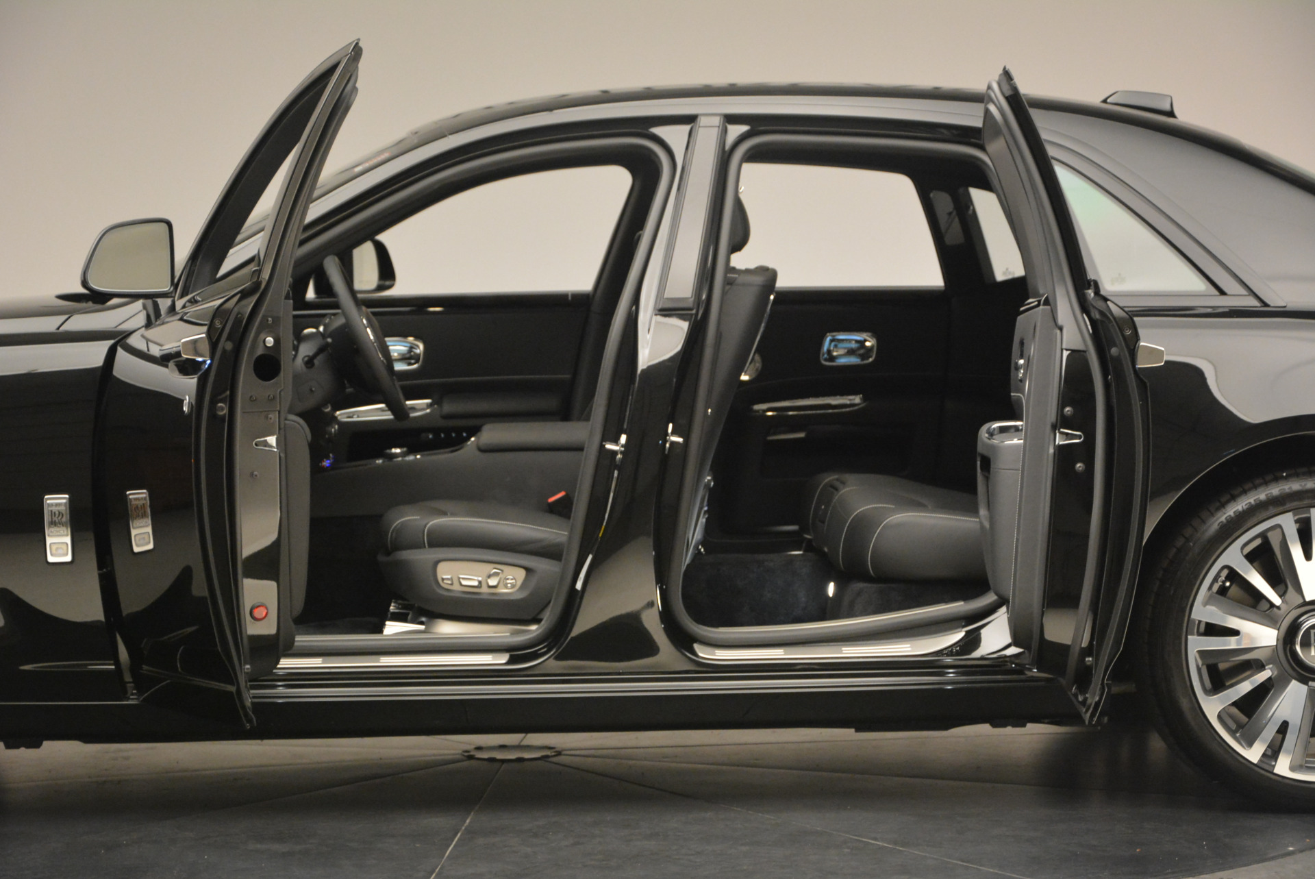 New-2018-Rolls-Royce-Ghost