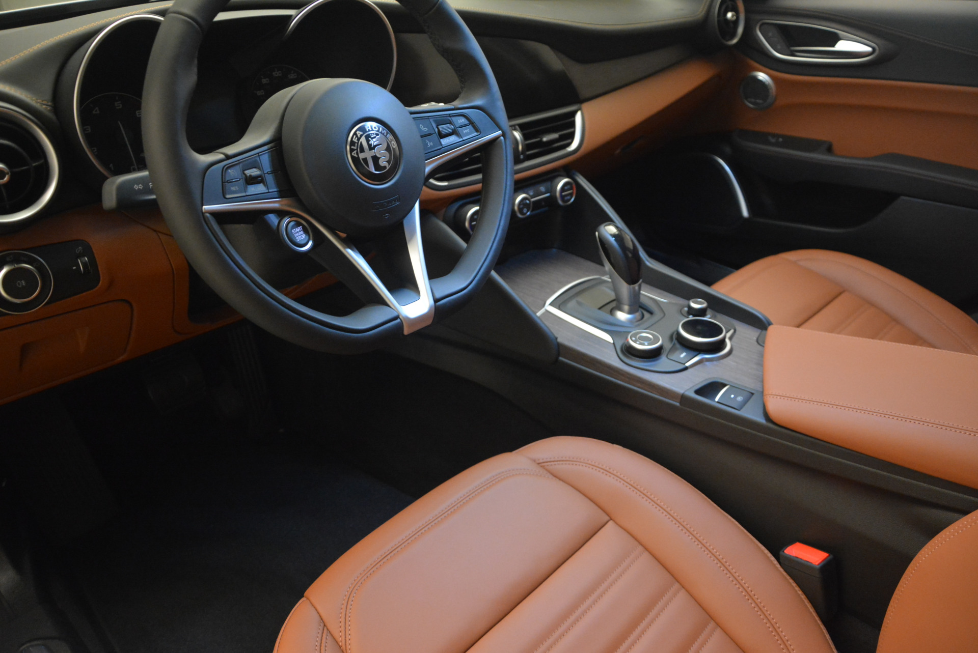 New-2017-Alfa-Romeo-Giulia-Ti-Q4