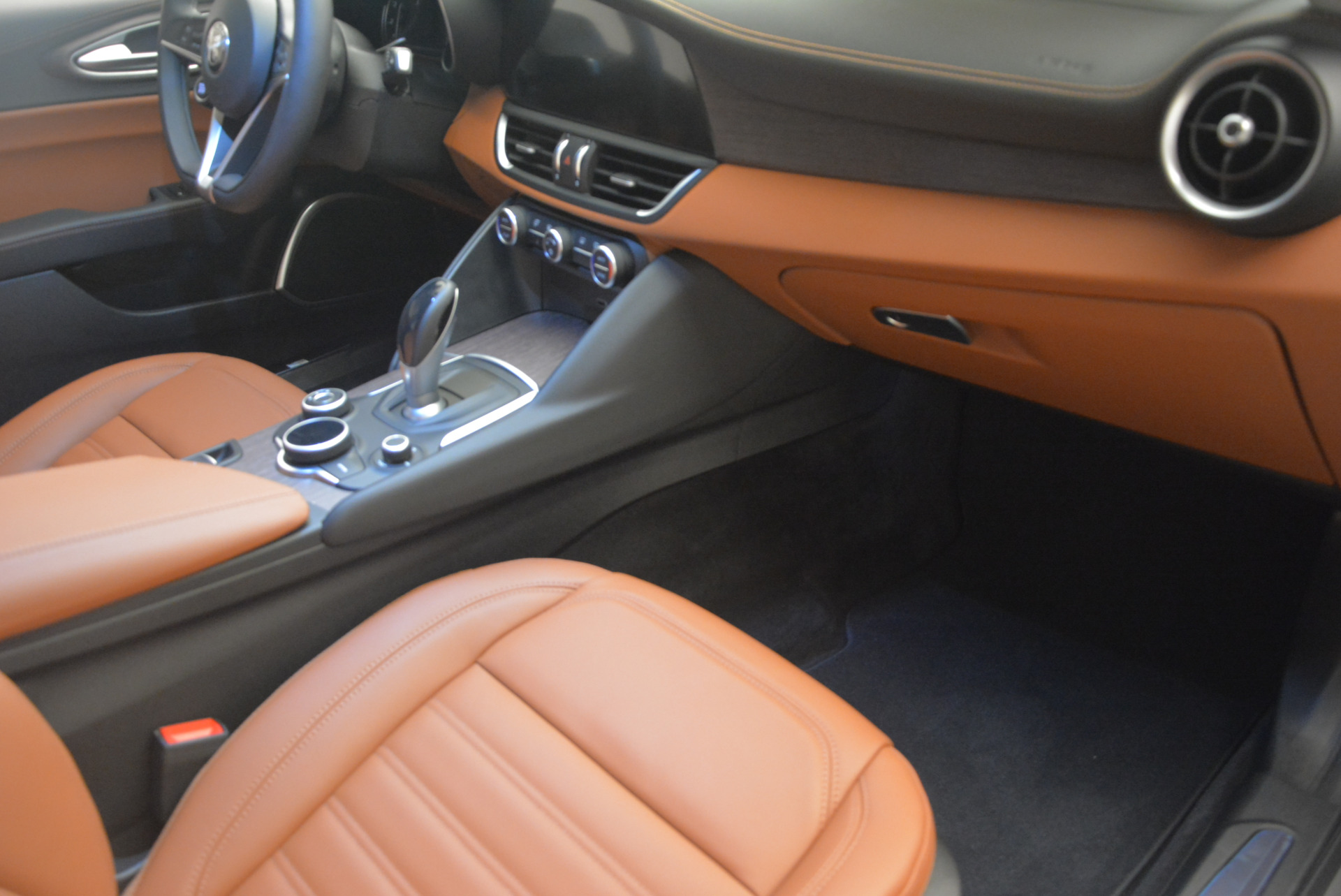 New-2017-Alfa-Romeo-Giulia-Ti-Q4