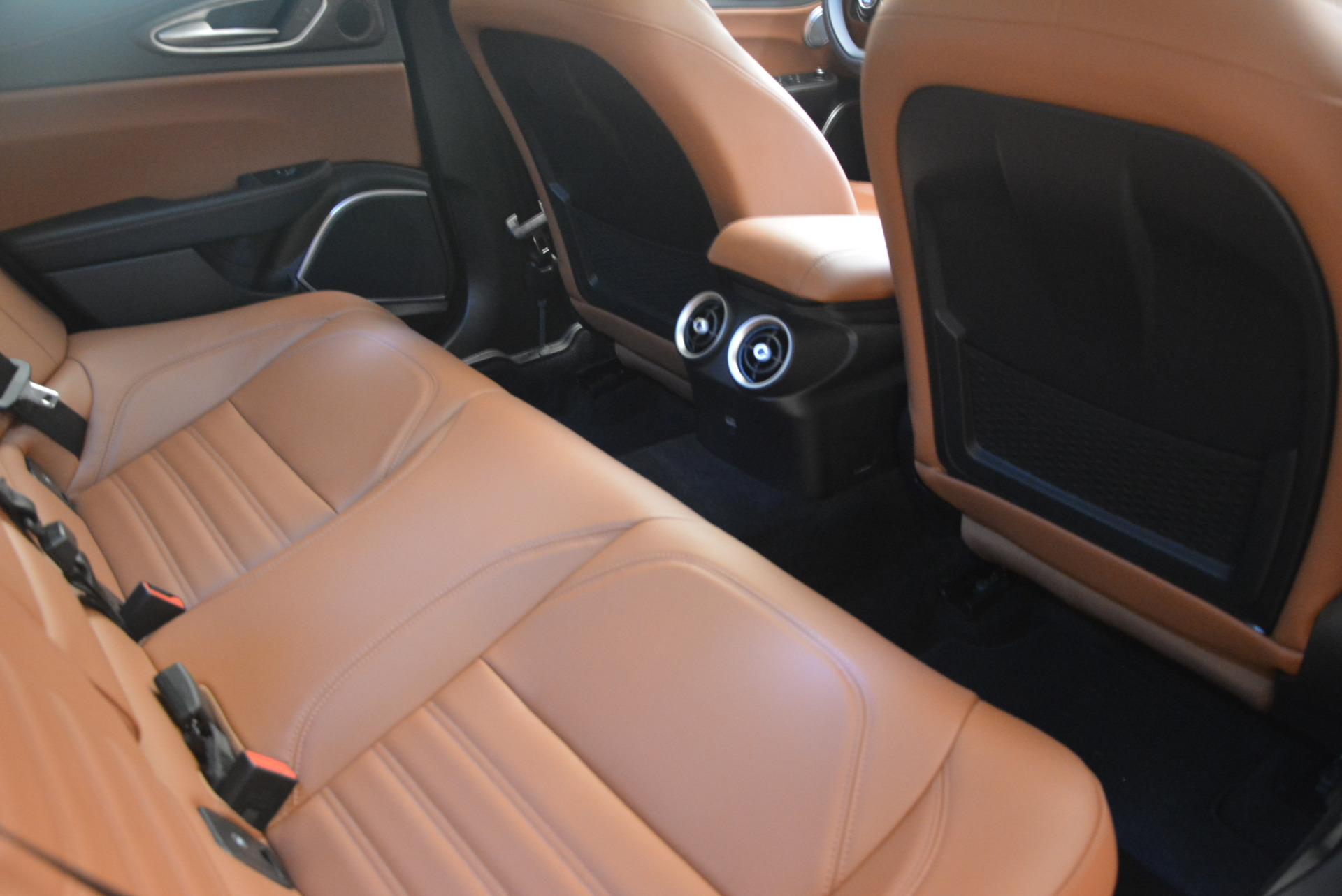 New-2017-Alfa-Romeo-Giulia-Ti-Q4