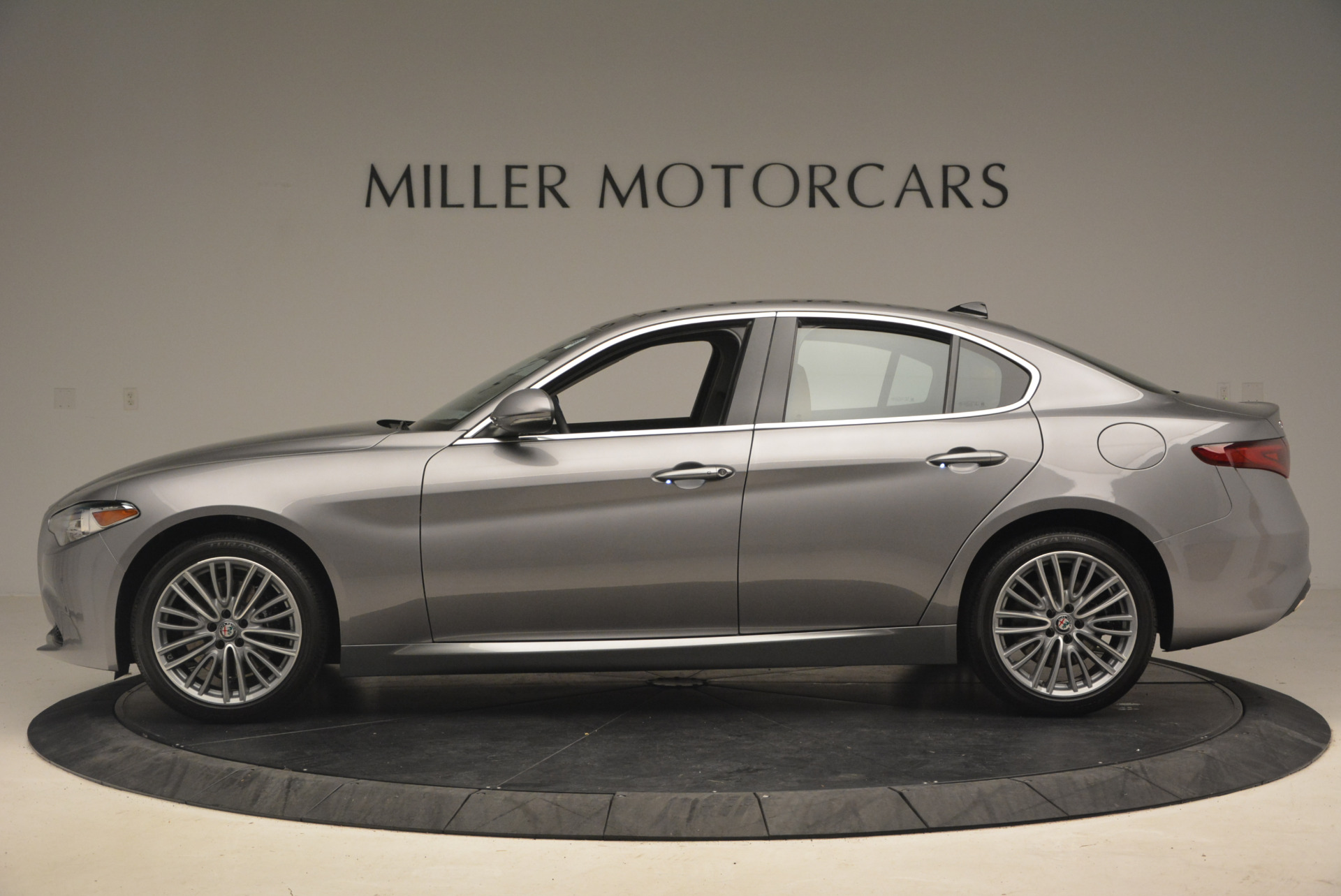 New-2017-Alfa-Romeo-Giulia-Ti-Q4