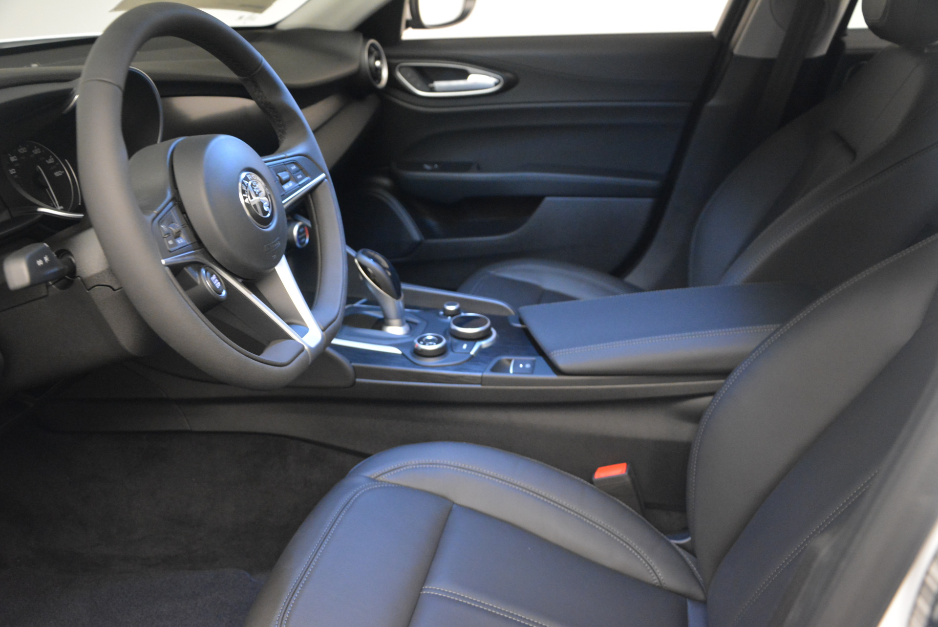 New-2017-Alfa-Romeo-Giulia-Ti-Q4