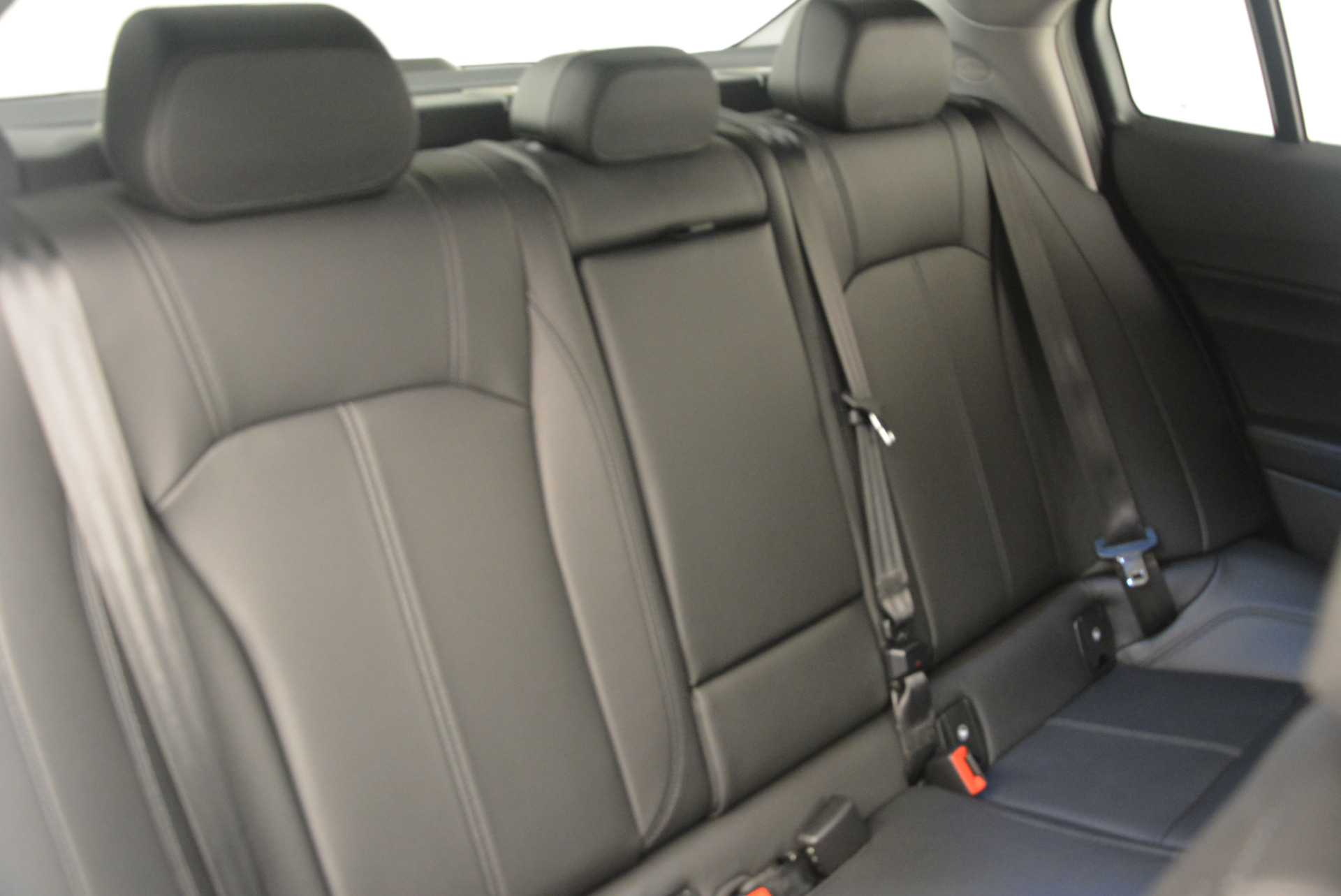 New-2017-Alfa-Romeo-Giulia-Ti-Q4