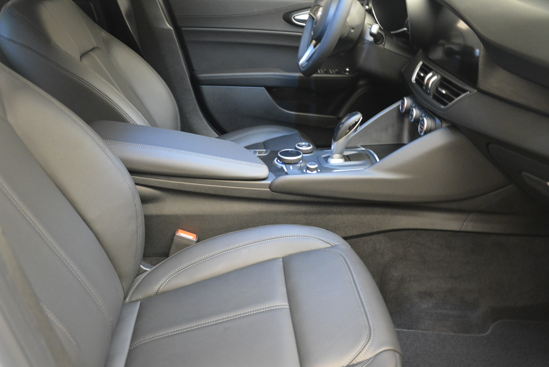 New-2017-Alfa-Romeo-Giulia-Ti-Q4