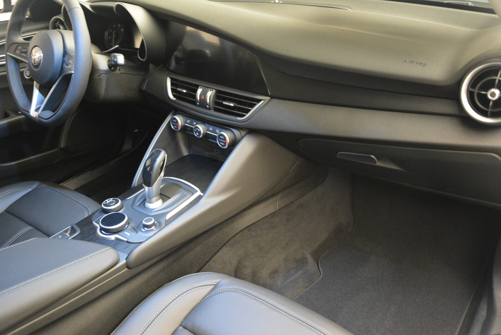 New-2017-Alfa-Romeo-Giulia-Ti-Q4