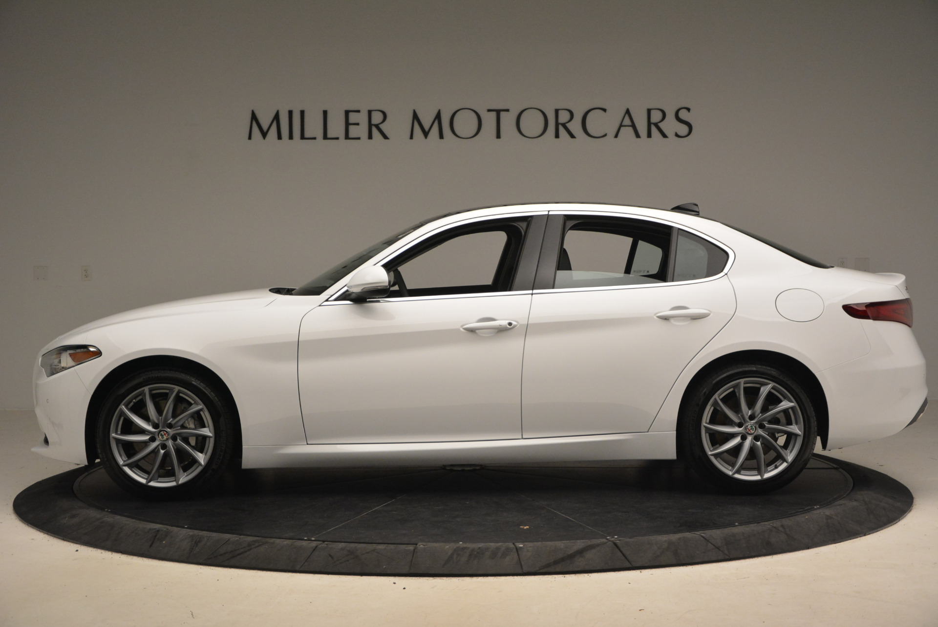 New-2017-Alfa-Romeo-Giulia-Ti-Q4