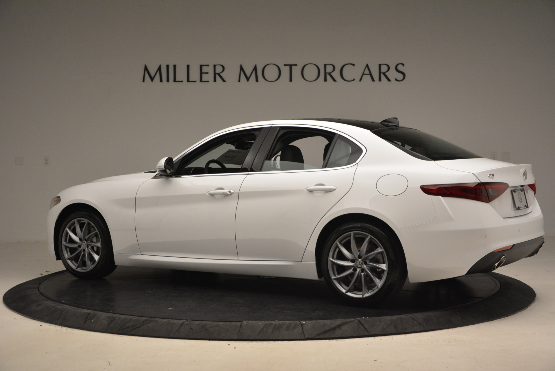 New-2017-Alfa-Romeo-Giulia-Ti-Q4