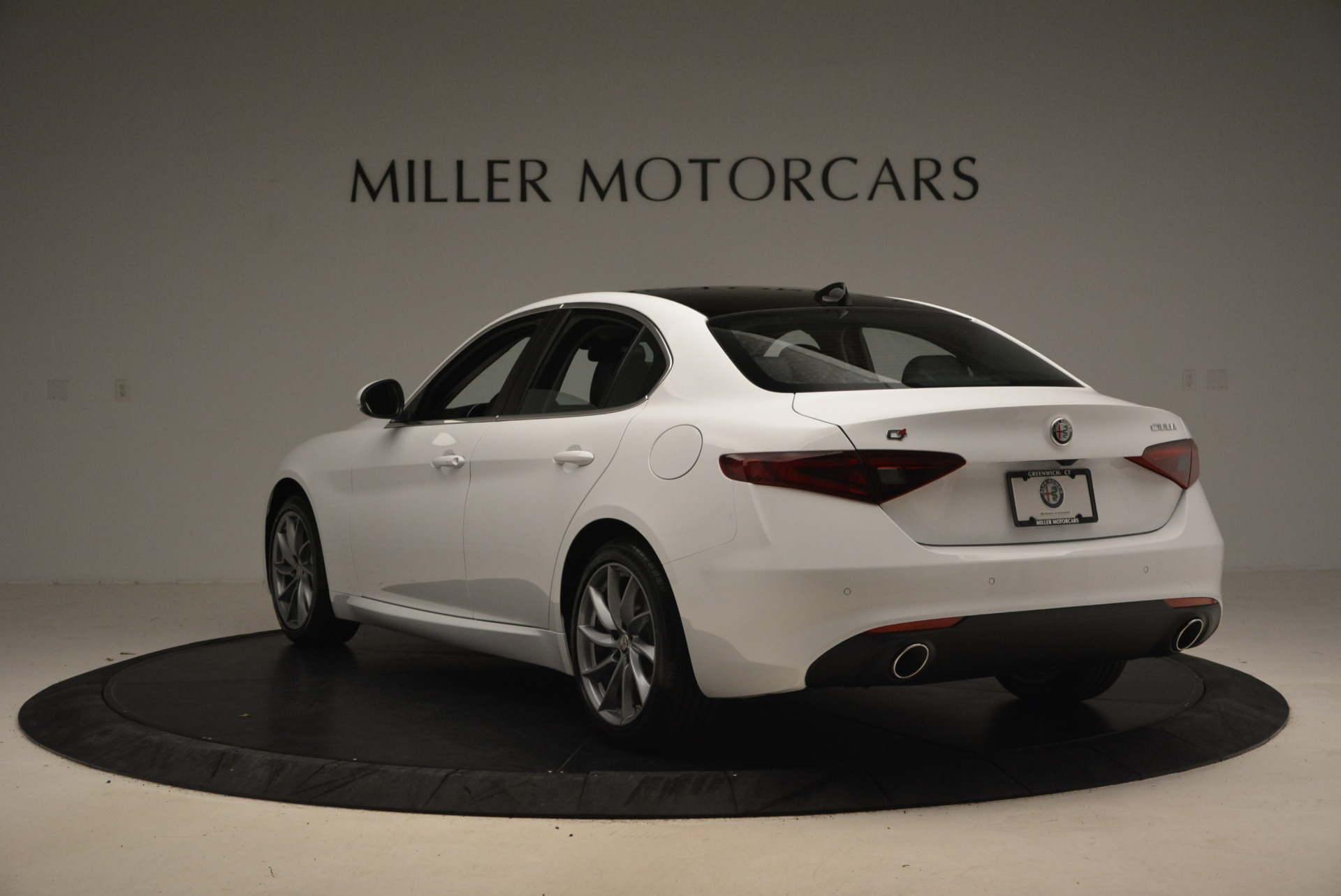 New-2017-Alfa-Romeo-Giulia-Ti-Q4