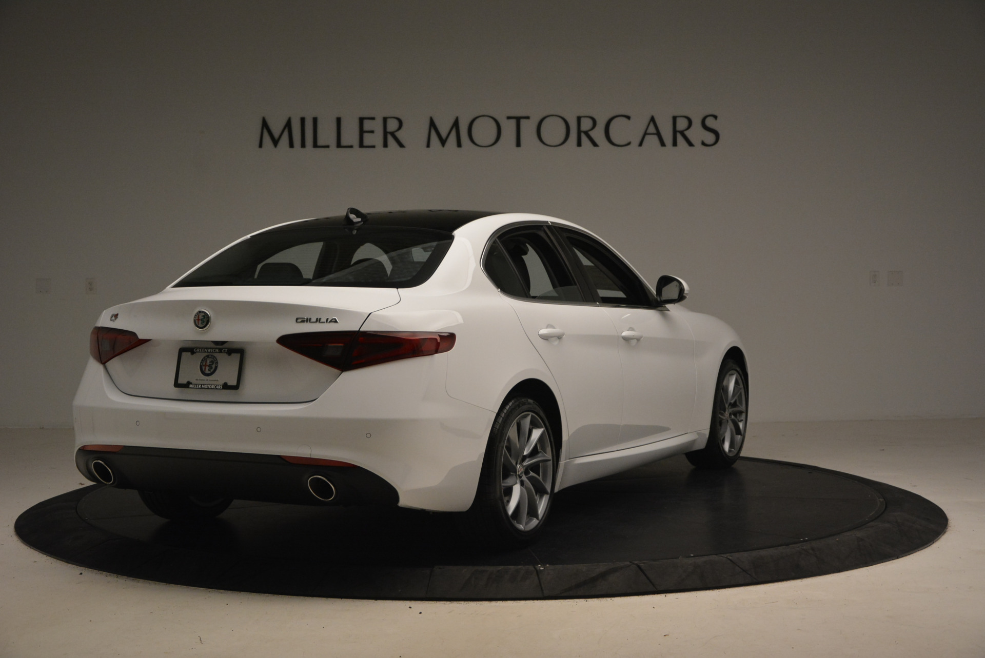 New-2017-Alfa-Romeo-Giulia-Ti-Q4