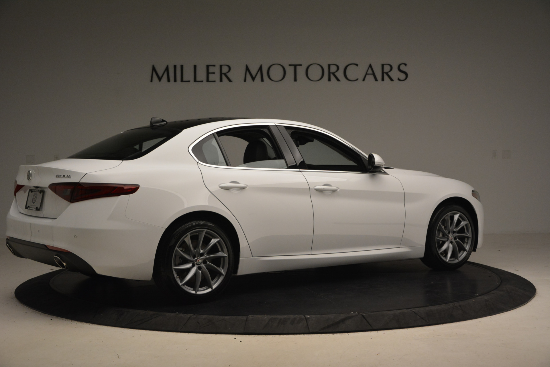 New-2017-Alfa-Romeo-Giulia-Ti-Q4