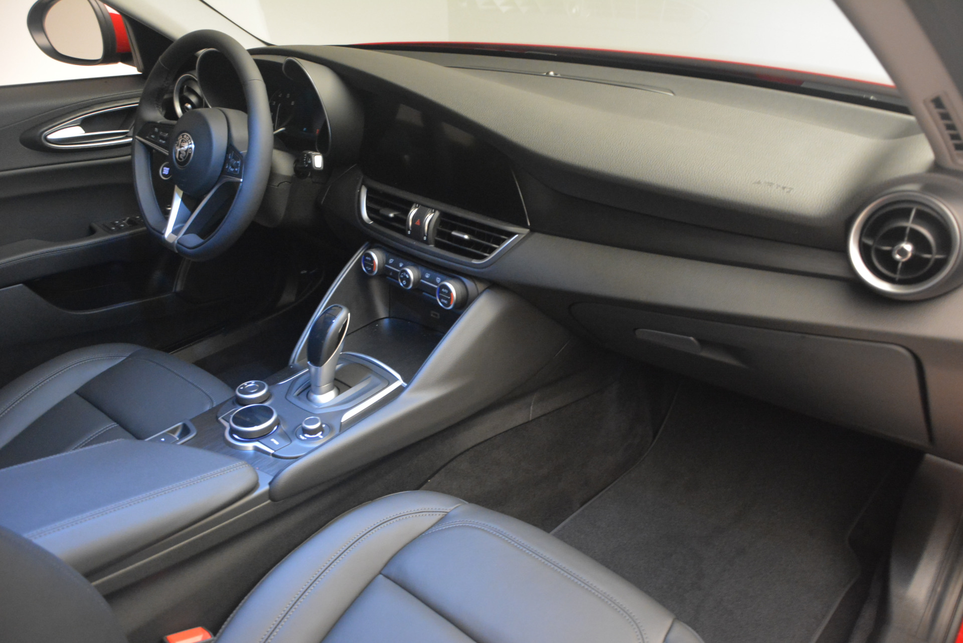 New-2017-Alfa-Romeo-Giulia-Q4