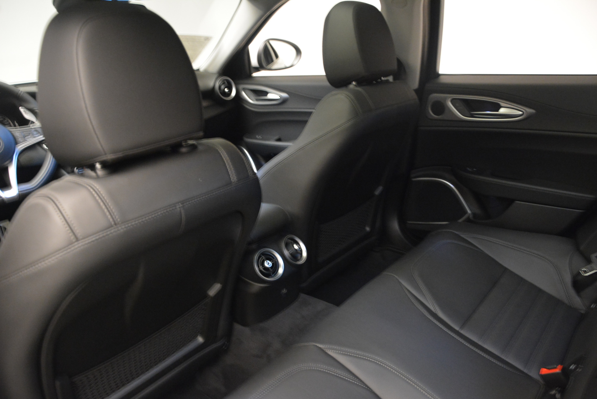 New-2017-Alfa-Romeo-Giulia-Ti-Sport-Q4