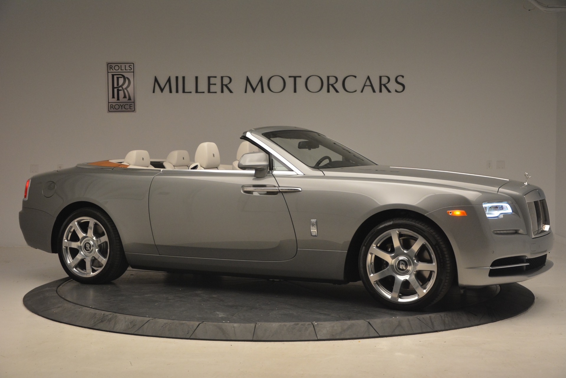 Used-2016-Rolls-Royce-Dawn
