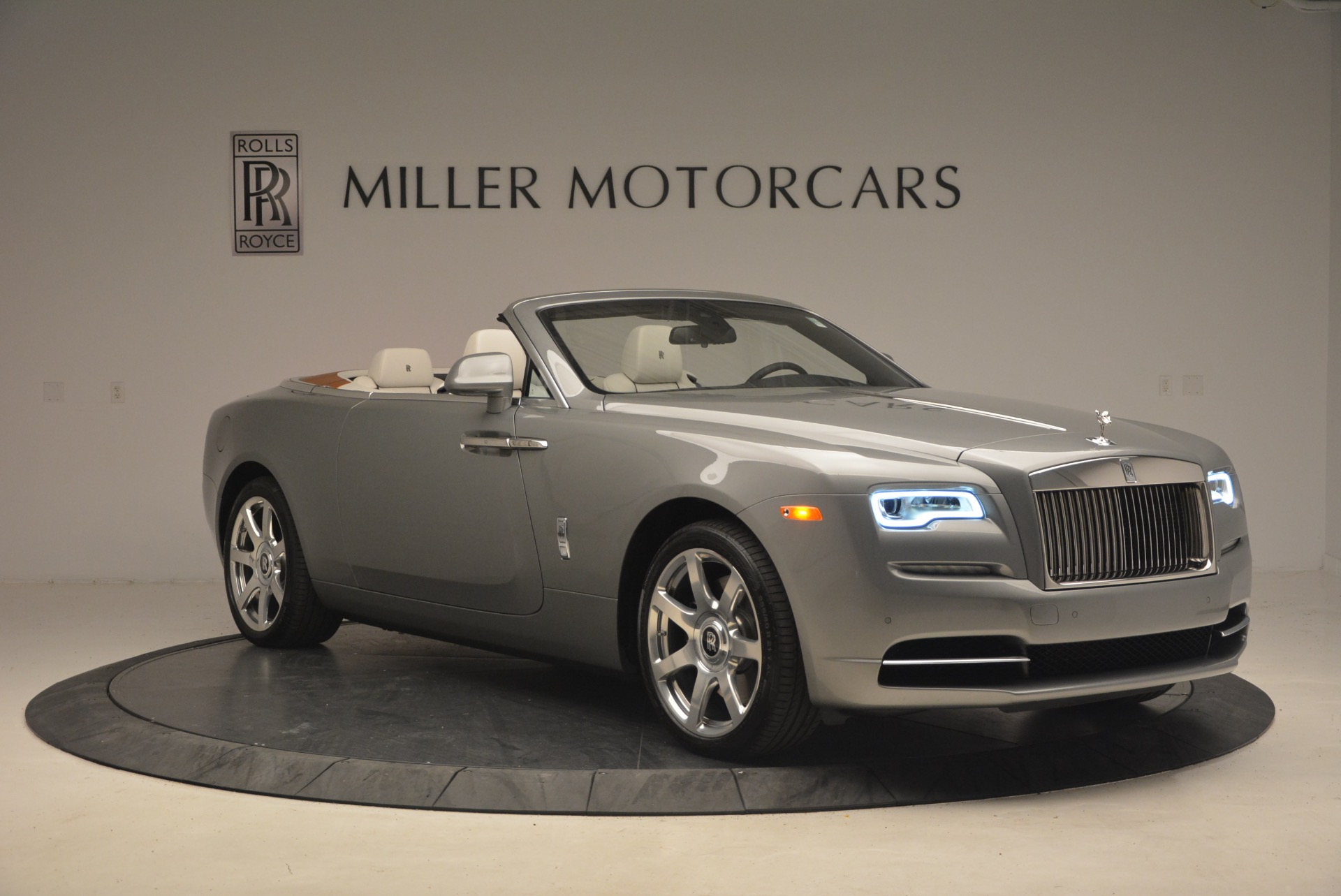 Used-2016-Rolls-Royce-Dawn