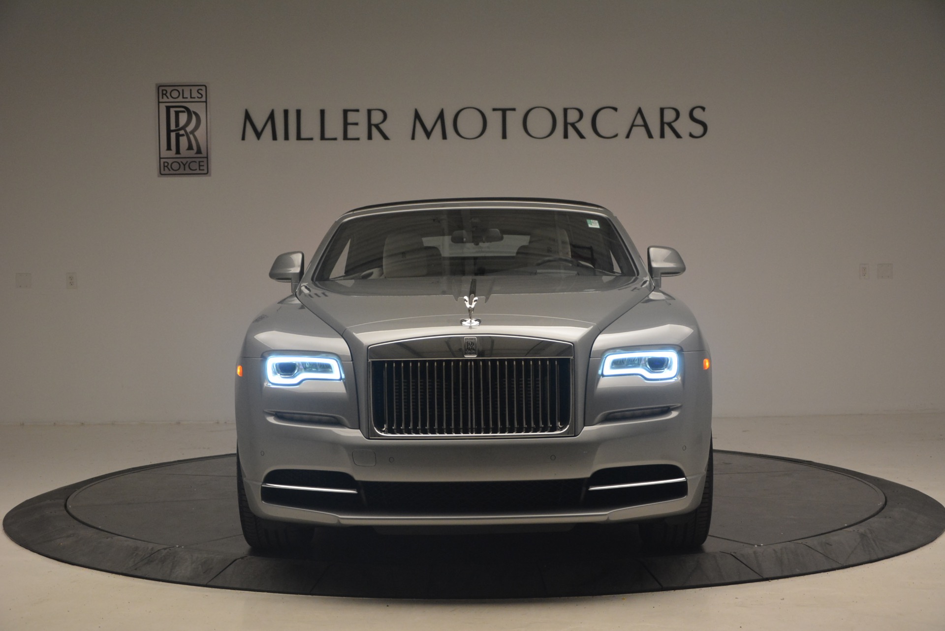 Used-2016-Rolls-Royce-Dawn