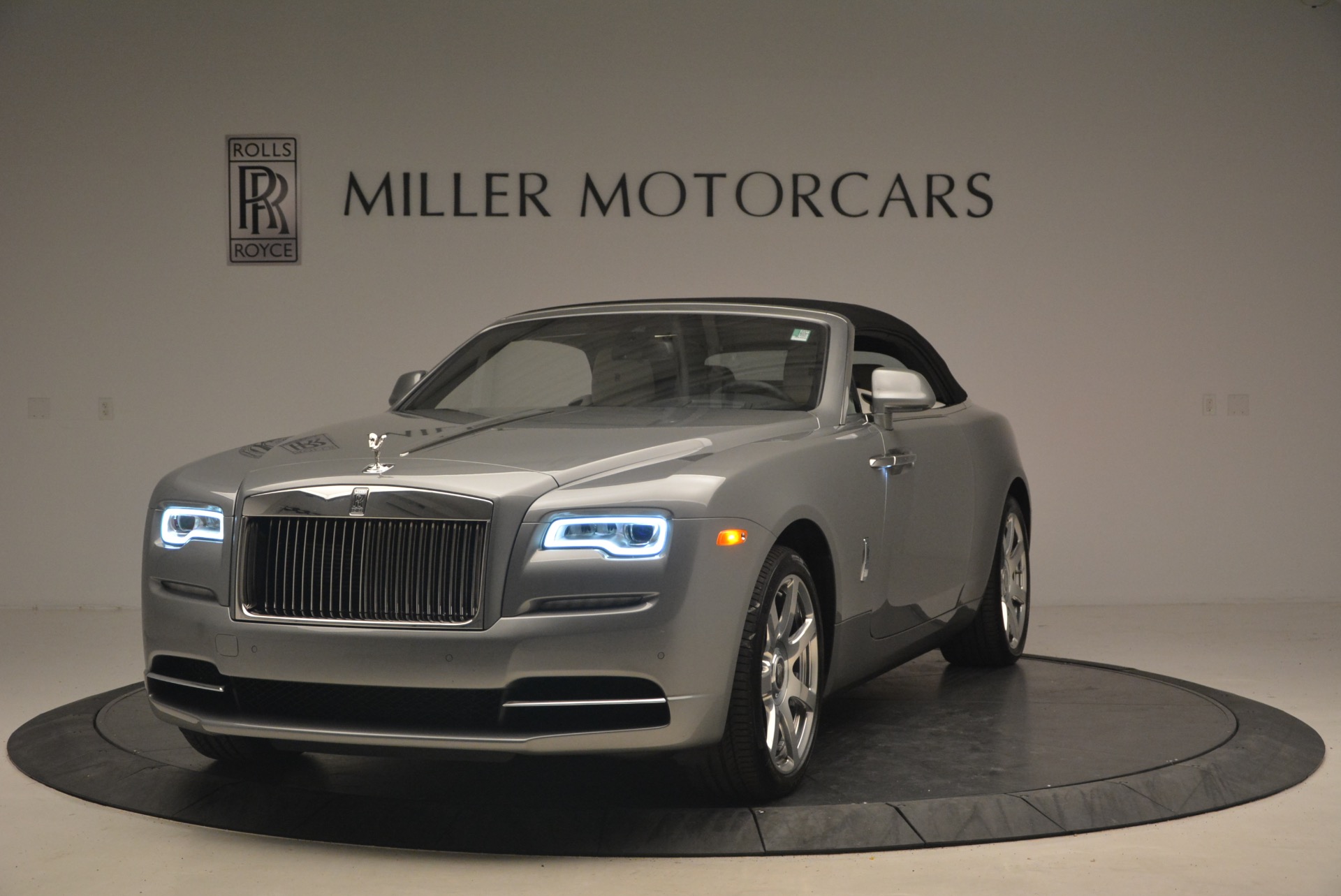 Used-2016-Rolls-Royce-Dawn