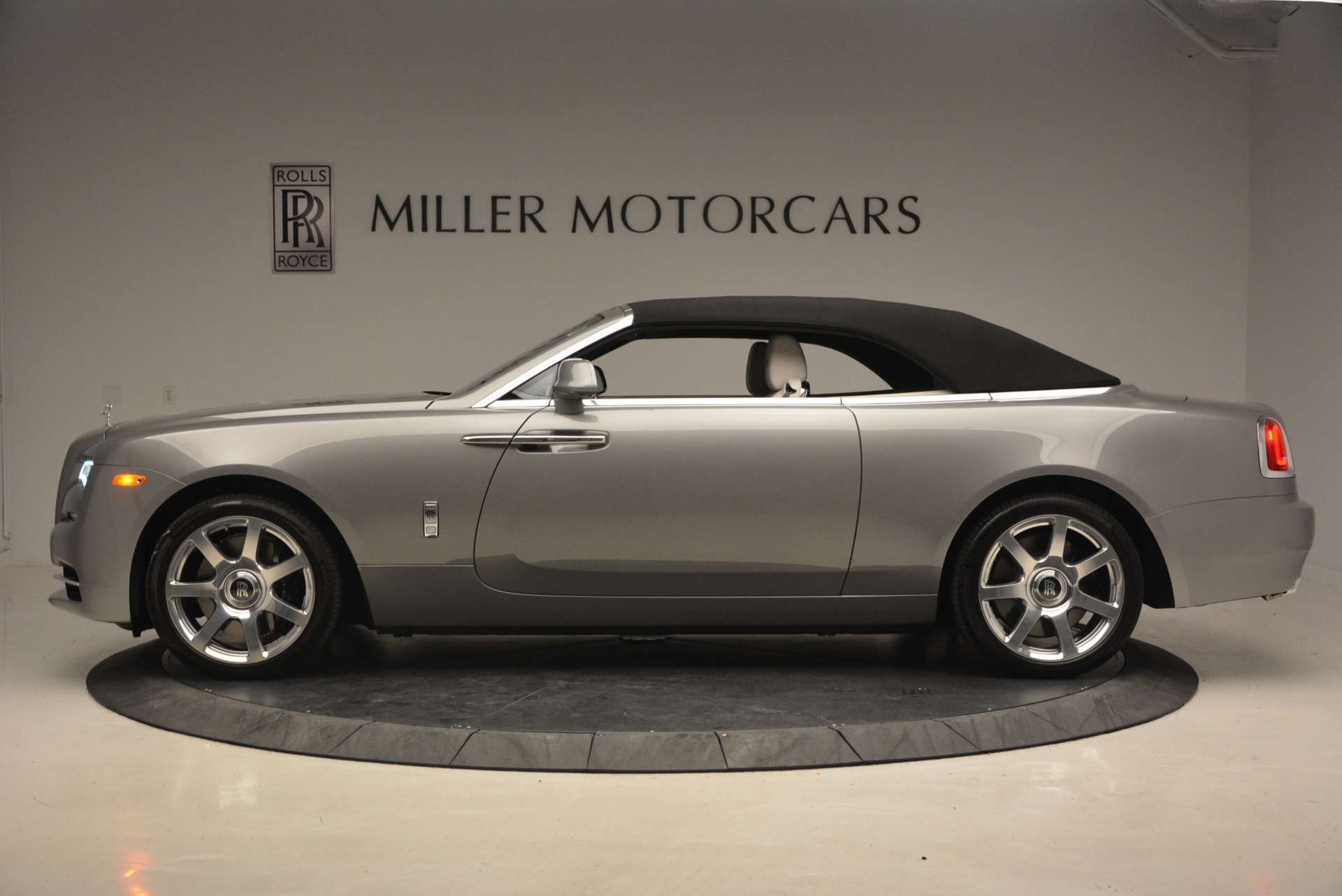 Used-2016-Rolls-Royce-Dawn