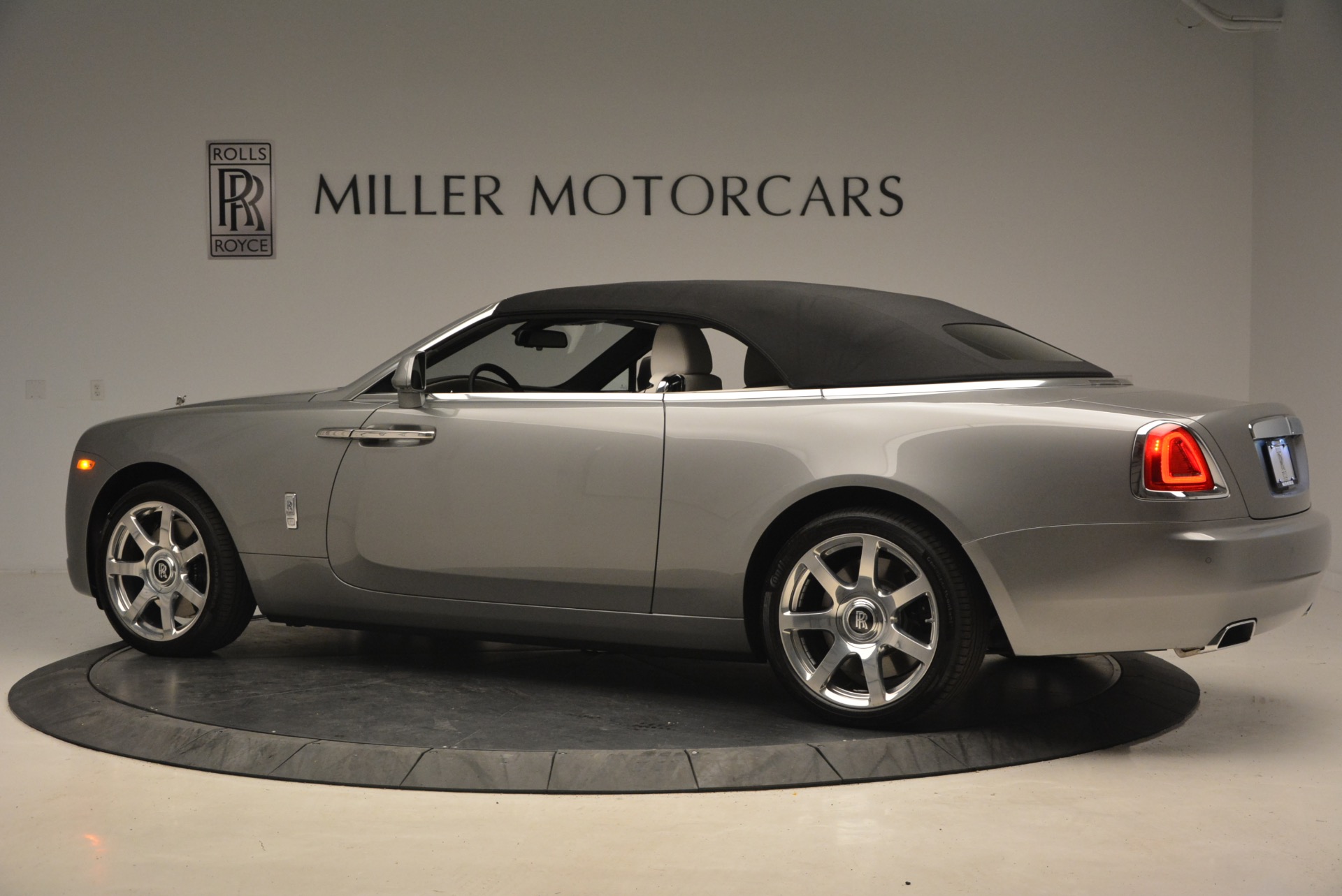 Used-2016-Rolls-Royce-Dawn