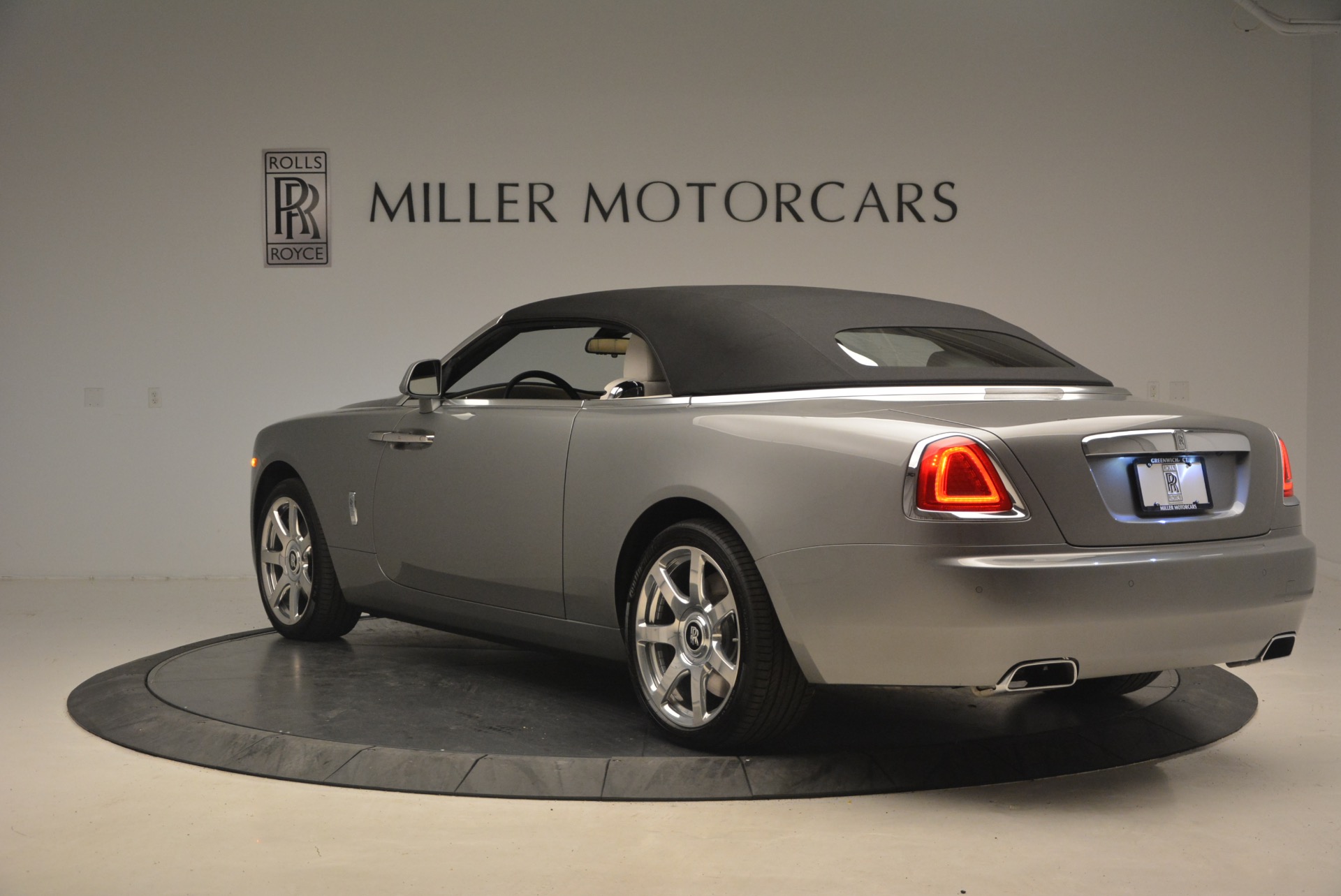 Used-2016-Rolls-Royce-Dawn