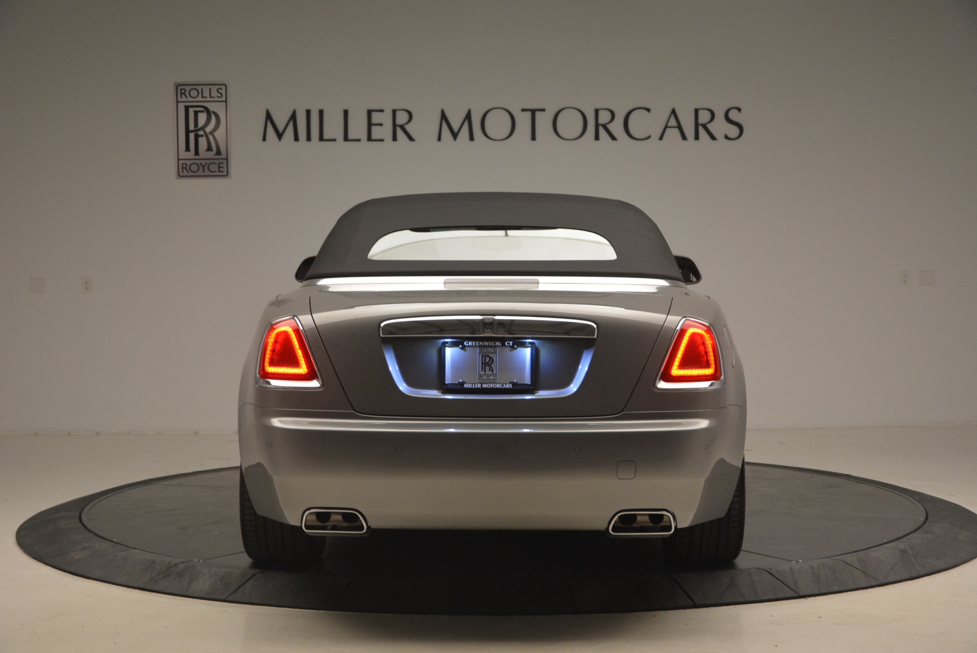 Used-2016-Rolls-Royce-Dawn