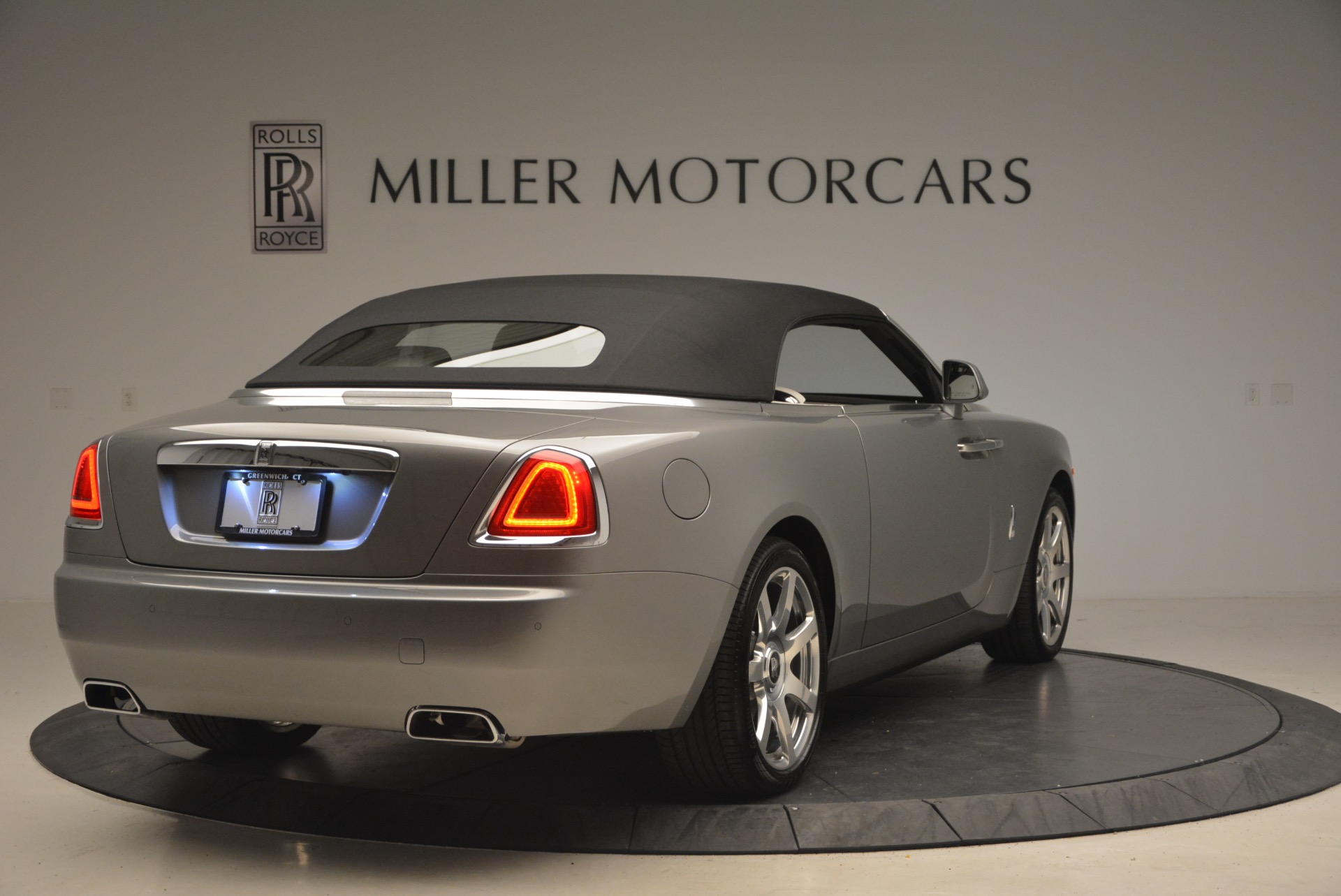Used-2016-Rolls-Royce-Dawn