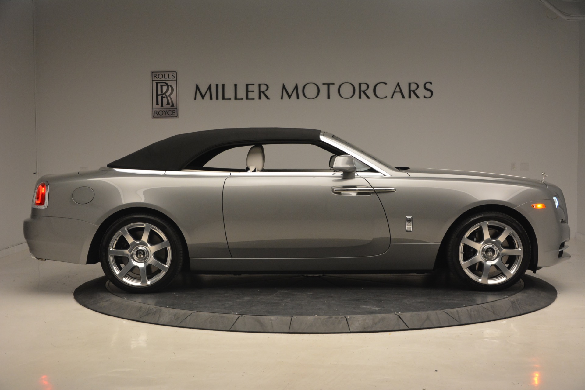 Used-2016-Rolls-Royce-Dawn