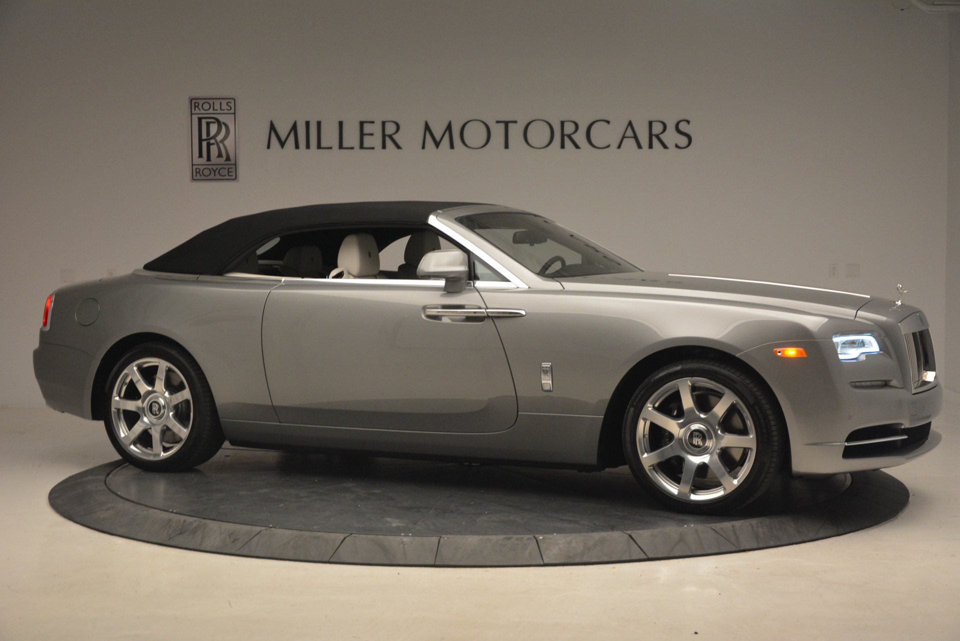 Used-2016-Rolls-Royce-Dawn