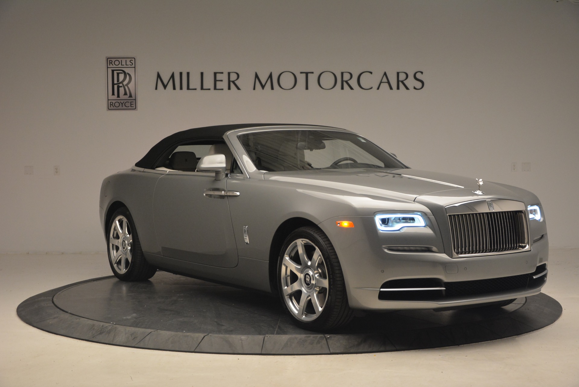Used-2016-Rolls-Royce-Dawn