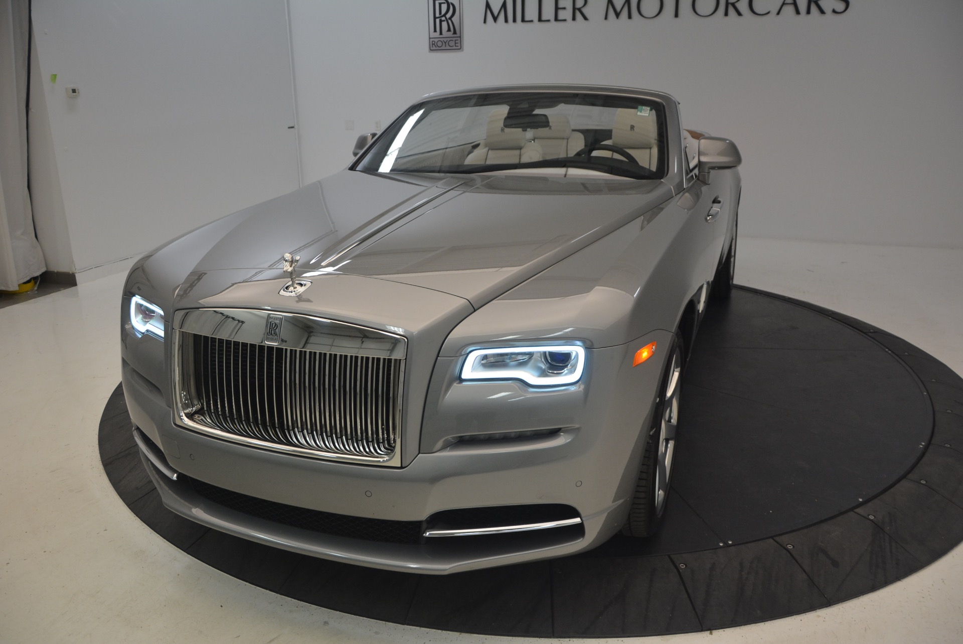 Used-2016-Rolls-Royce-Dawn
