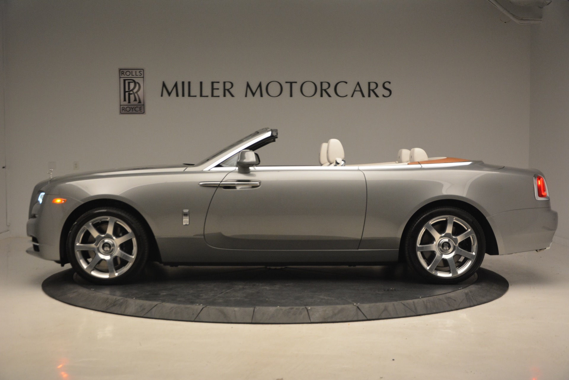 Used-2016-Rolls-Royce-Dawn