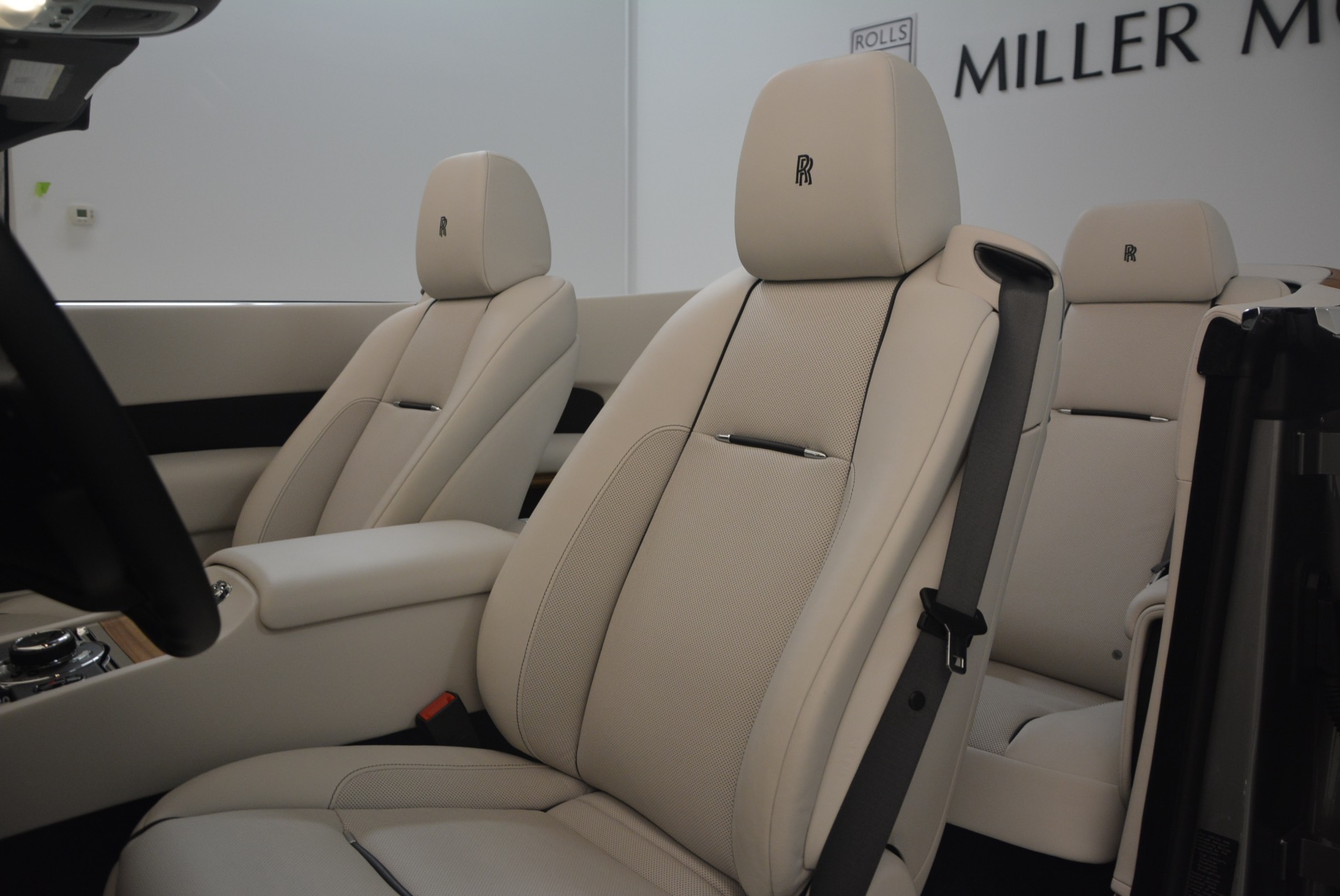 Used-2016-Rolls-Royce-Dawn