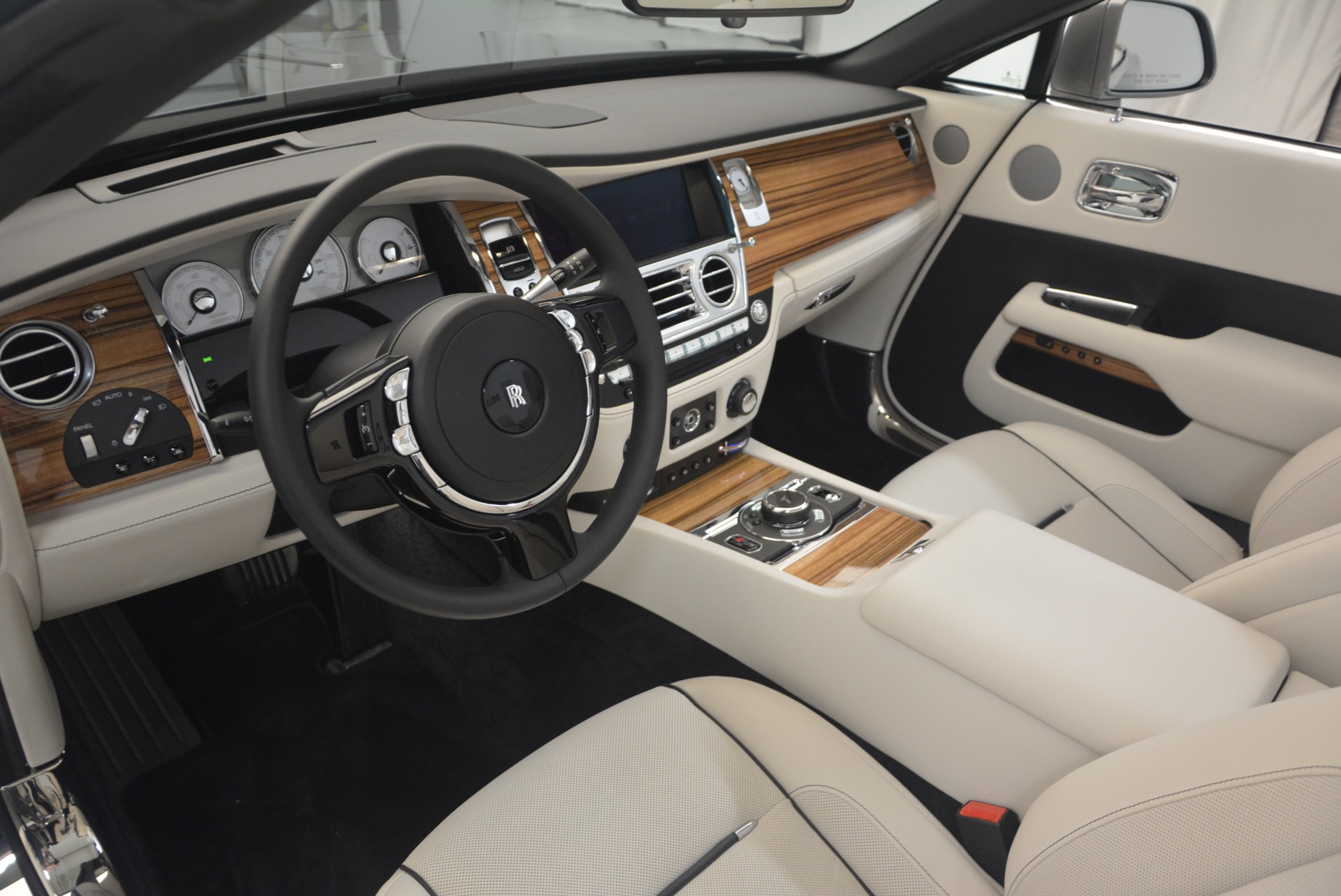 Used-2016-Rolls-Royce-Dawn