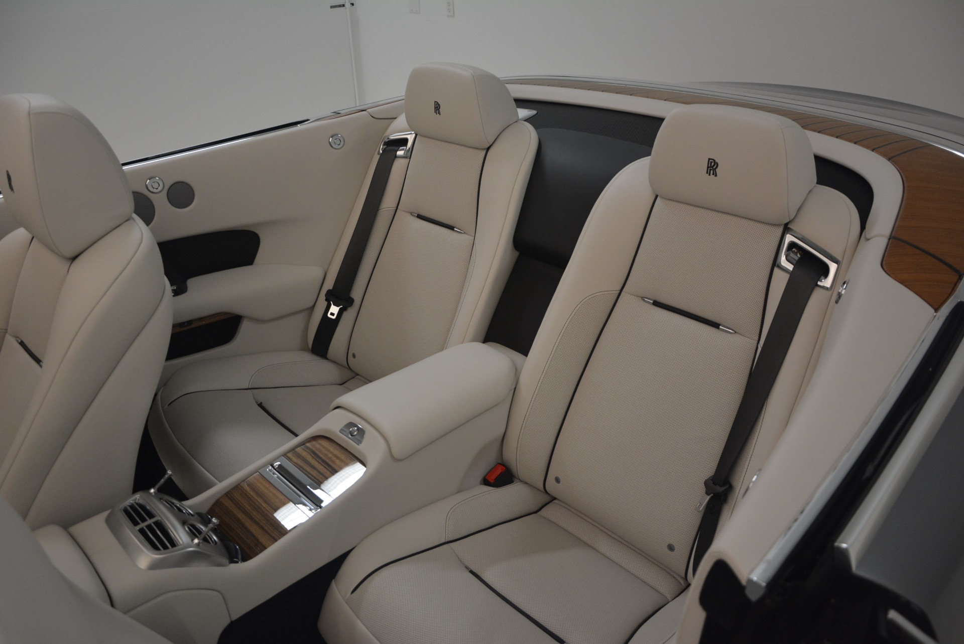Used-2016-Rolls-Royce-Dawn