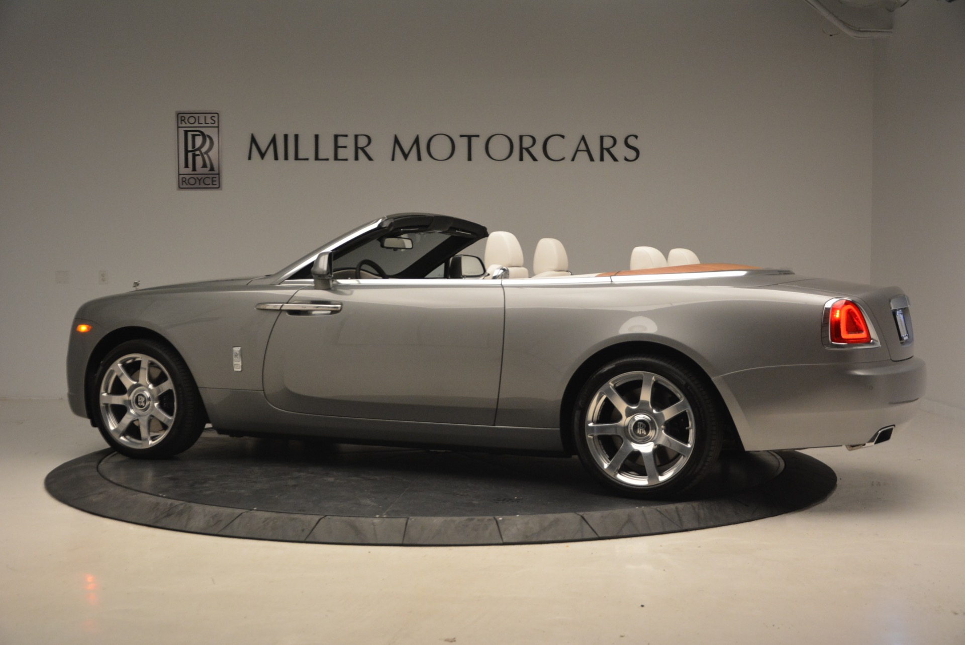 Used-2016-Rolls-Royce-Dawn