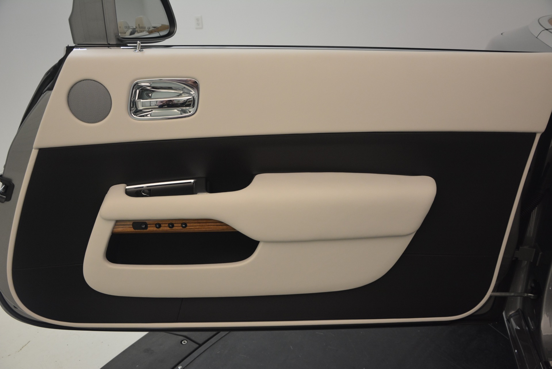 Used-2016-Rolls-Royce-Dawn