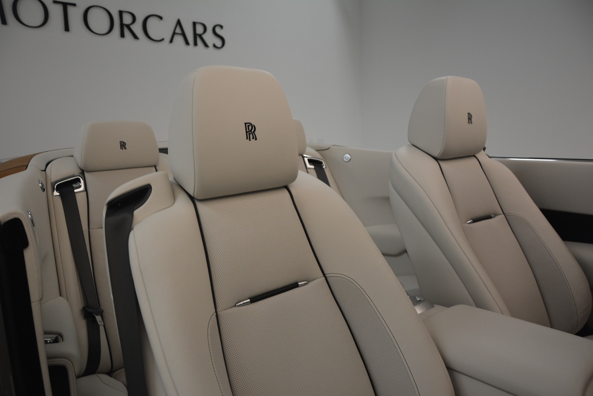 Used-2016-Rolls-Royce-Dawn