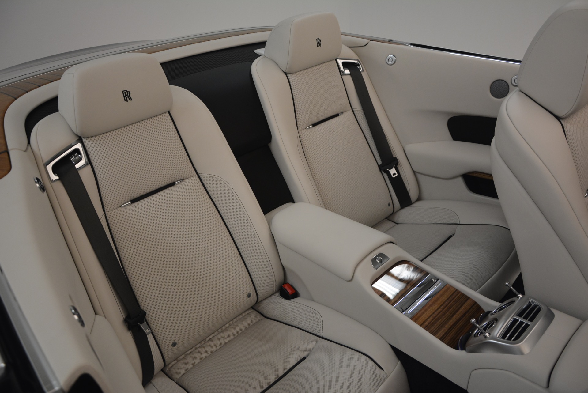 Used-2016-Rolls-Royce-Dawn